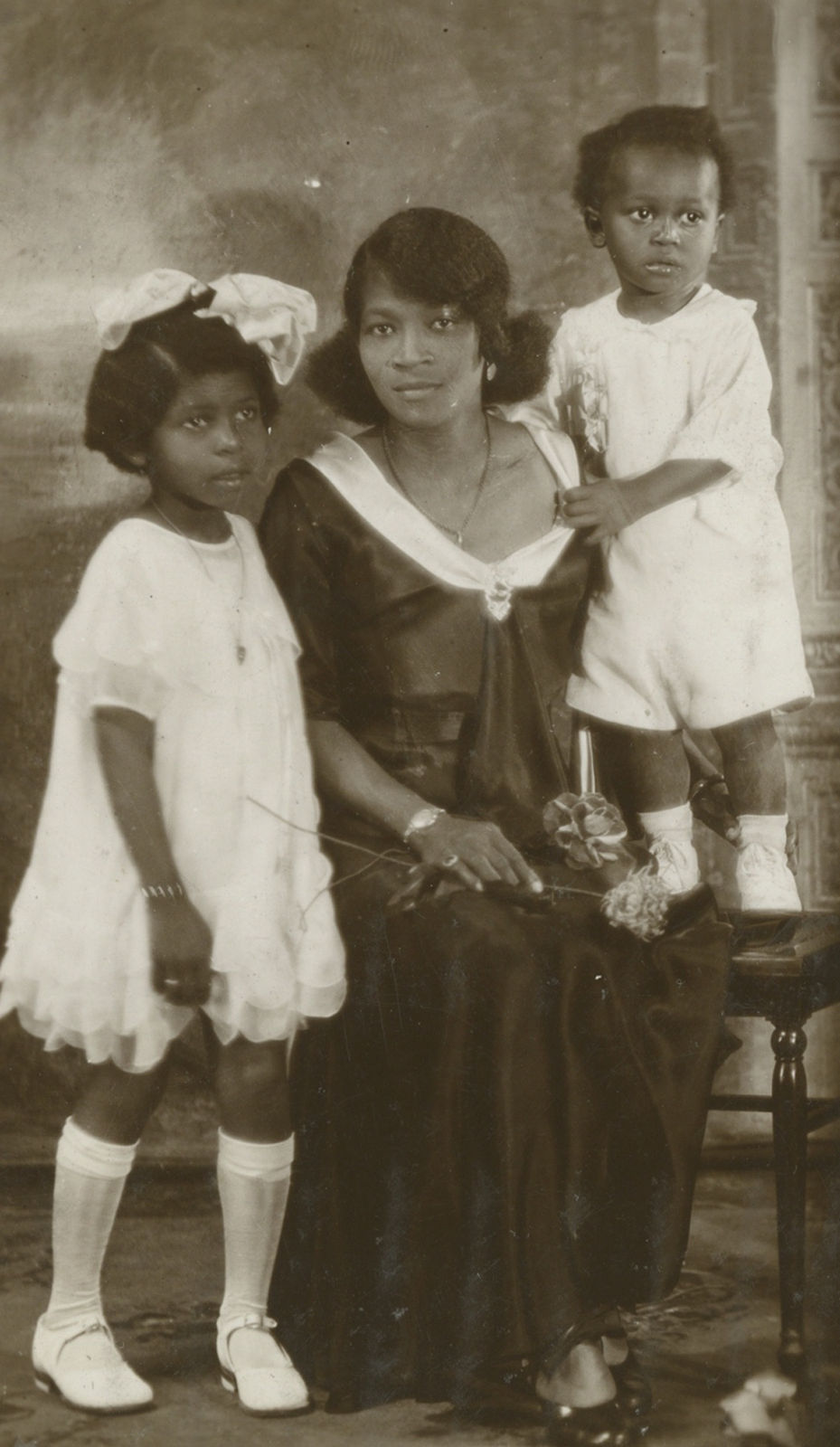 James Van Der Zee, Mother and Children, c.1930