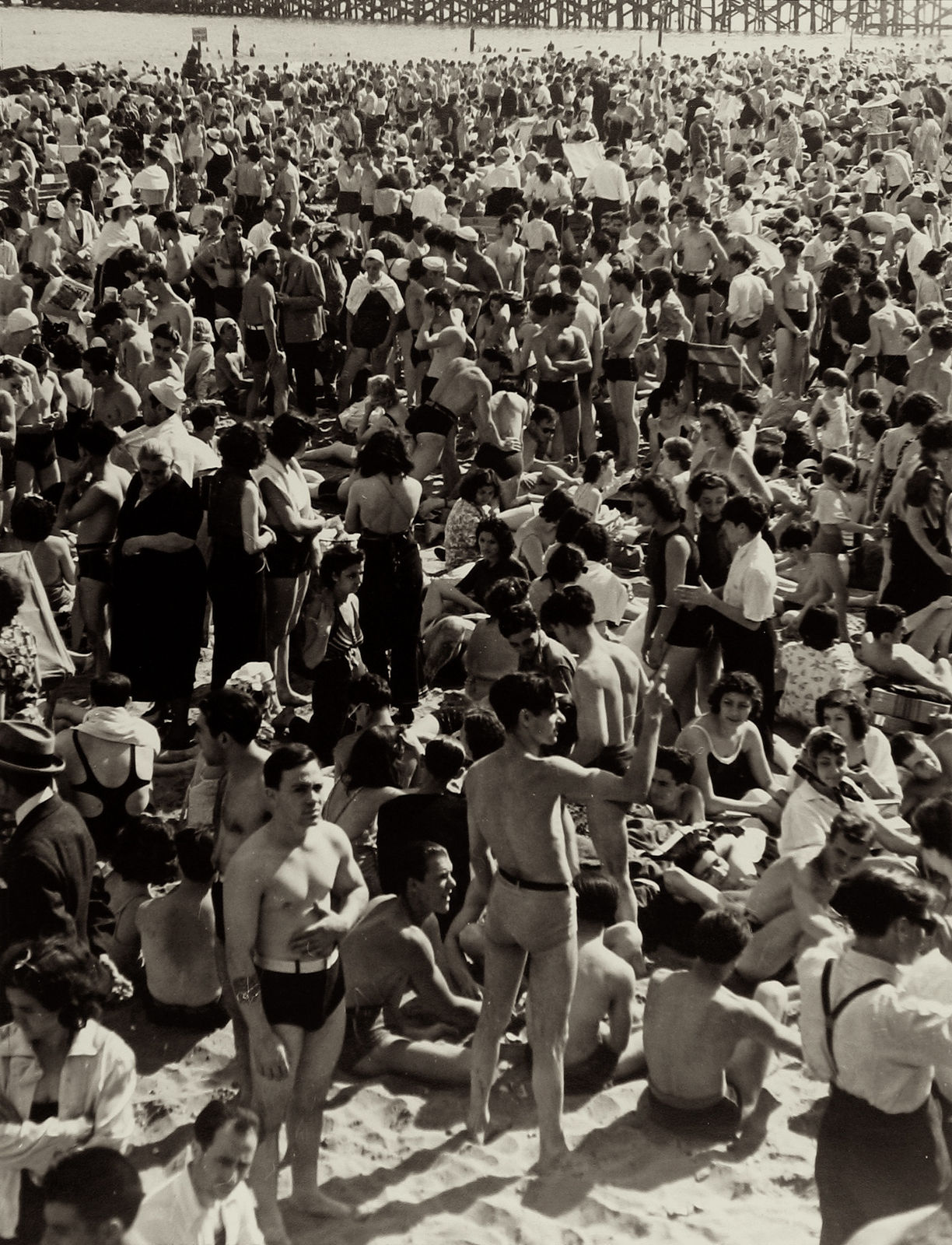 Alexander Alland, Untitled (crowded beach), c.1940