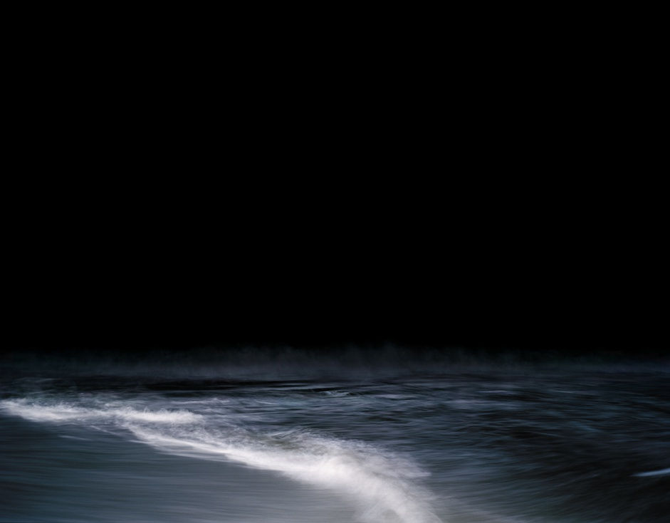 Nadav Kander, Atlantic Ocean III (Copacabana Beach), Brazil, 2003