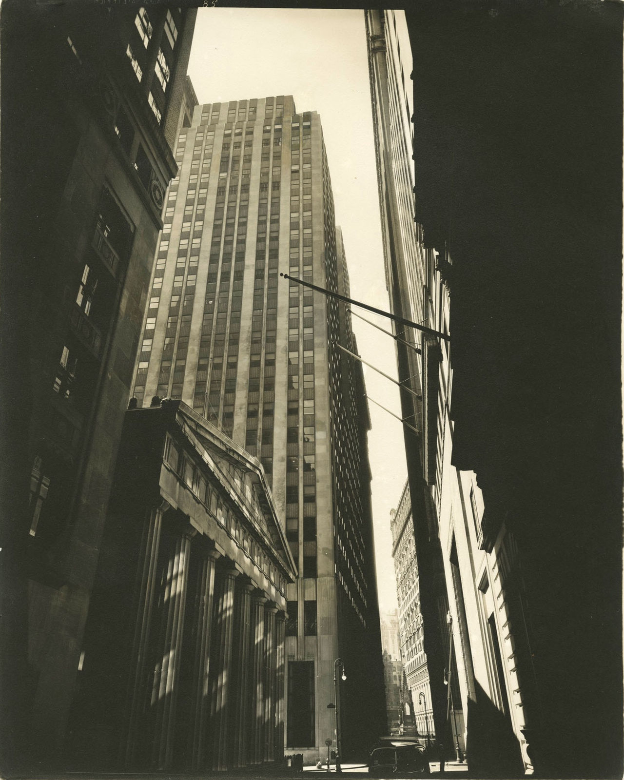 Berenice Abbott, Pine Street: U.S. Treasury in foreground, 1936