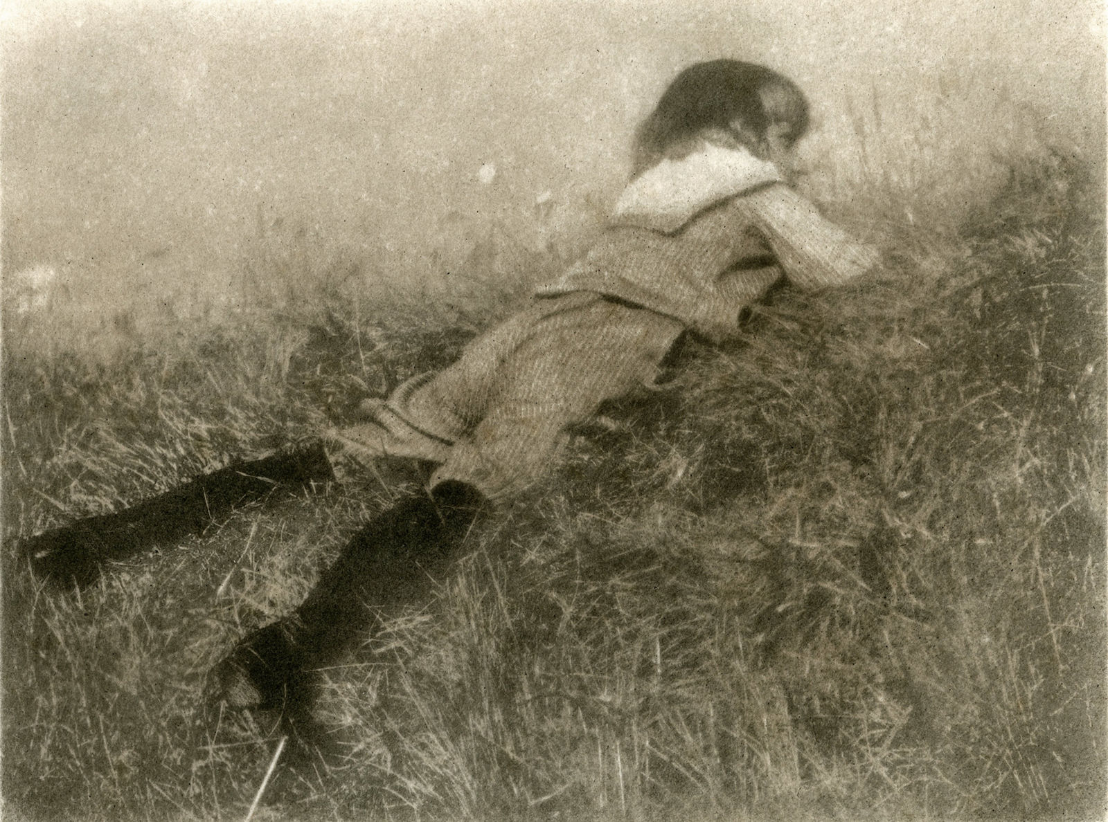 Heinrich Kuehn, Hans on the lawn, c.1906