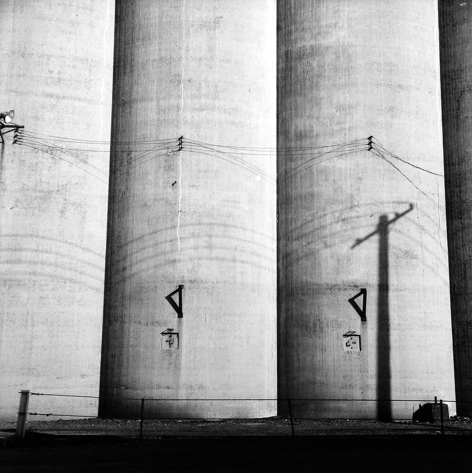 Frank Gohlke, Grain Elevators - Minneapolis - Series I, #4, 1973