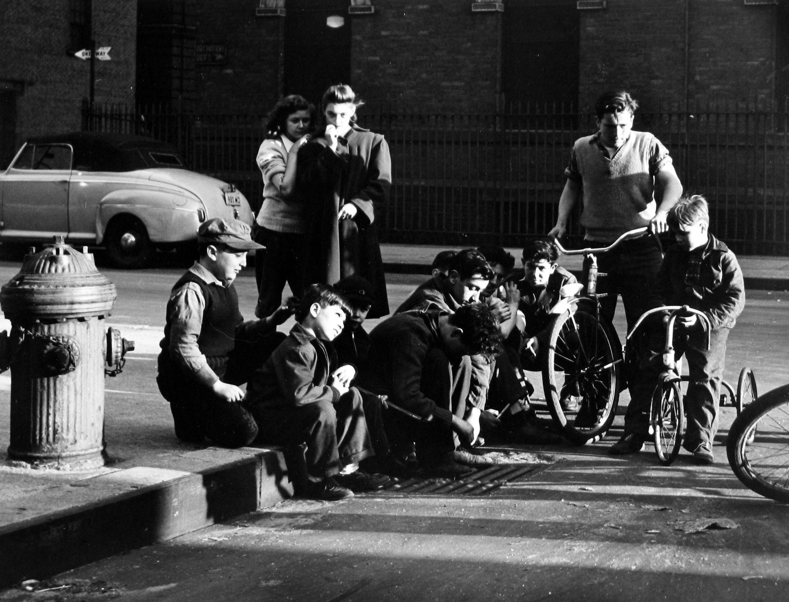 Rebecca Lepkoff, Lower East Side, c.1938