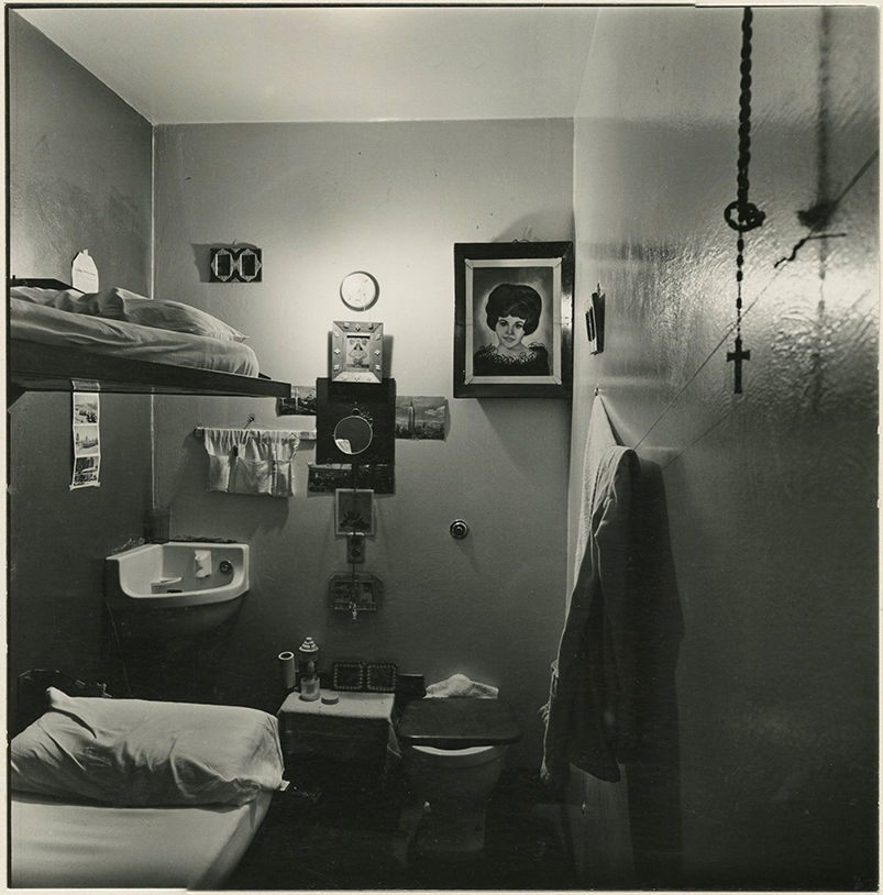 Danny Lyon, The Walls Unit, cell of two Chicano convicts, 1968