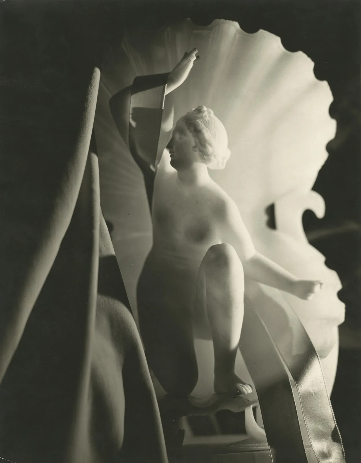 Leslie Gill, Composition of Statue of Roman Kneeling, 1937