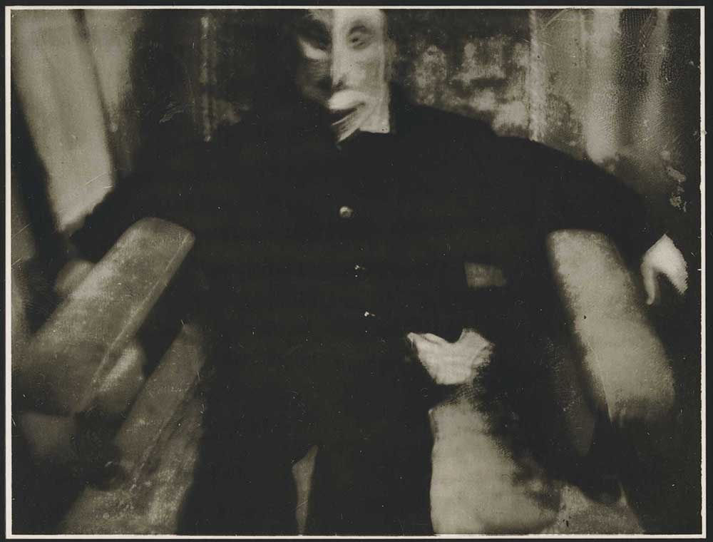 Sarah Moon, Le ventriloque, 2000