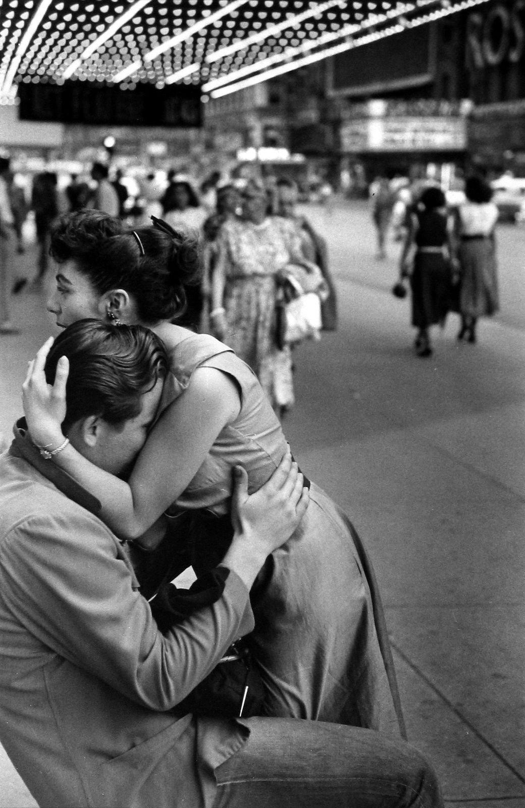 Ruth Orkin, Street Embrace, New York City, 1948-50