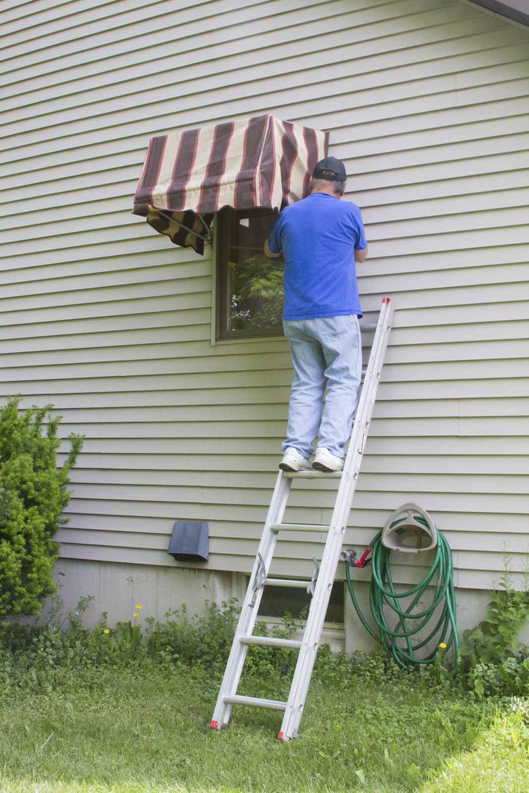 Willis Hartshorn, Man on Ladder, 2012