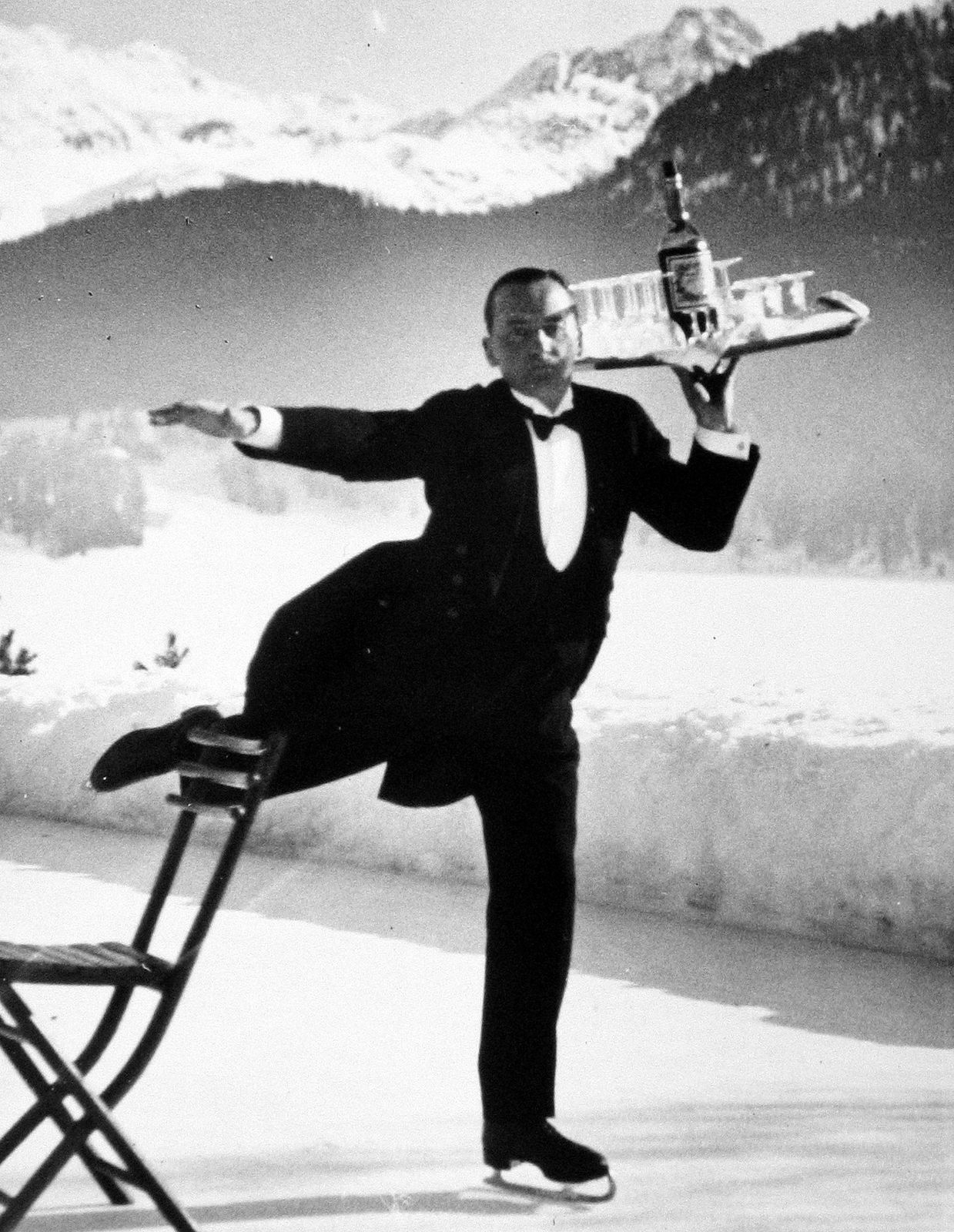 Alfred Eisenstaedt, Waiter on iceskates at the ice rink of the Grand Hotel, St. Moritz, 1932