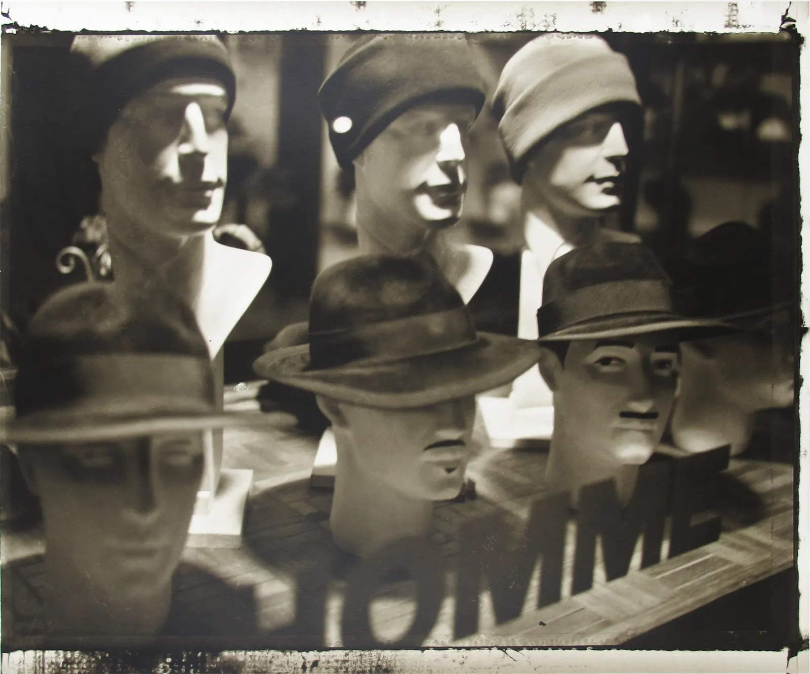 Sarah Moon, La vitrine a Bruge, 1997