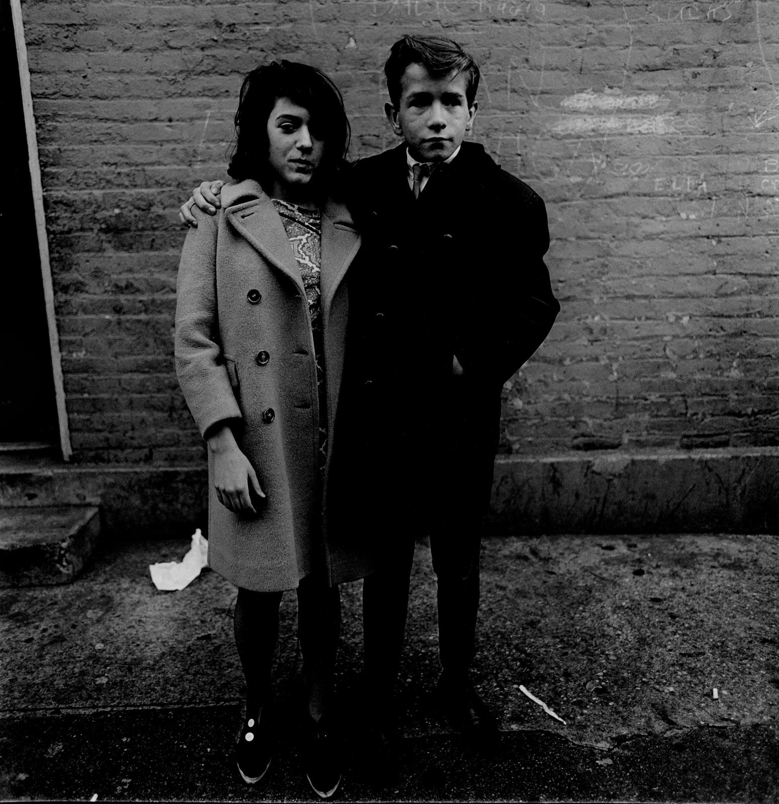 Diane Arbus, Teenage couple in Hudson Street, N.Y.C.