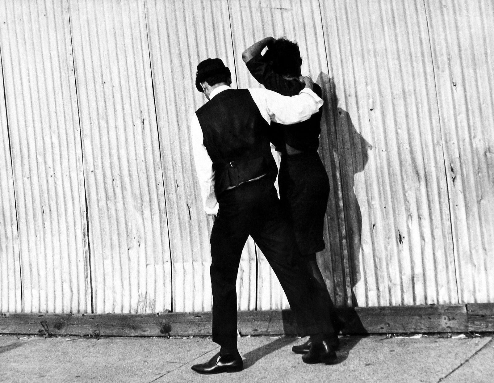 Leon Levinstein, Untitled (couple embracing), n.d.