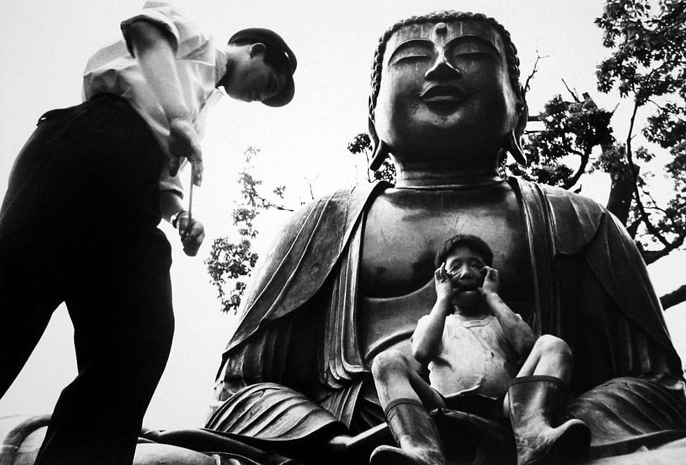 William Klein, Kids + Buddha, Tokyo, 1961