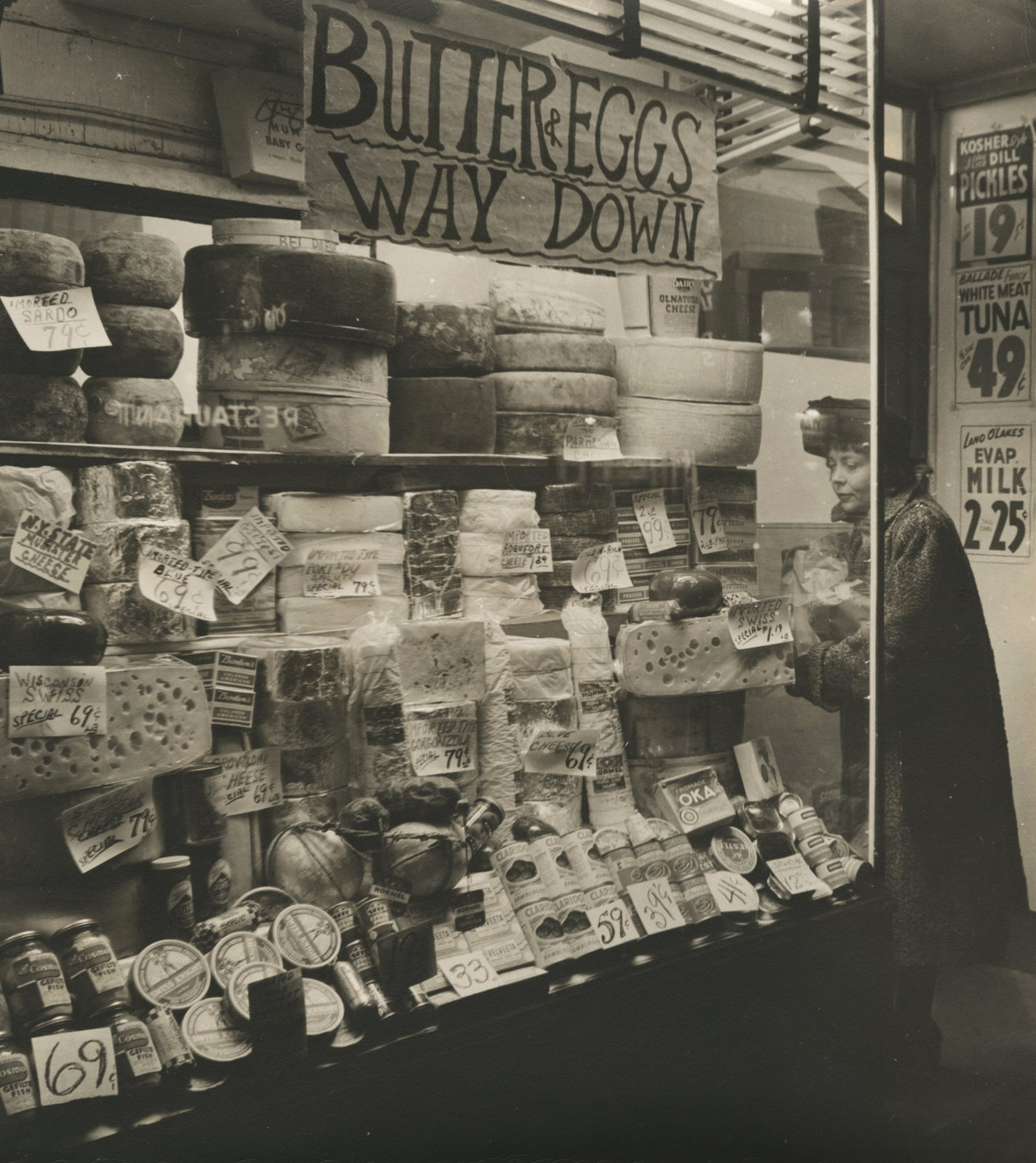 Berenice Abbott, The Cheese Shop on West 8th Street, 1948