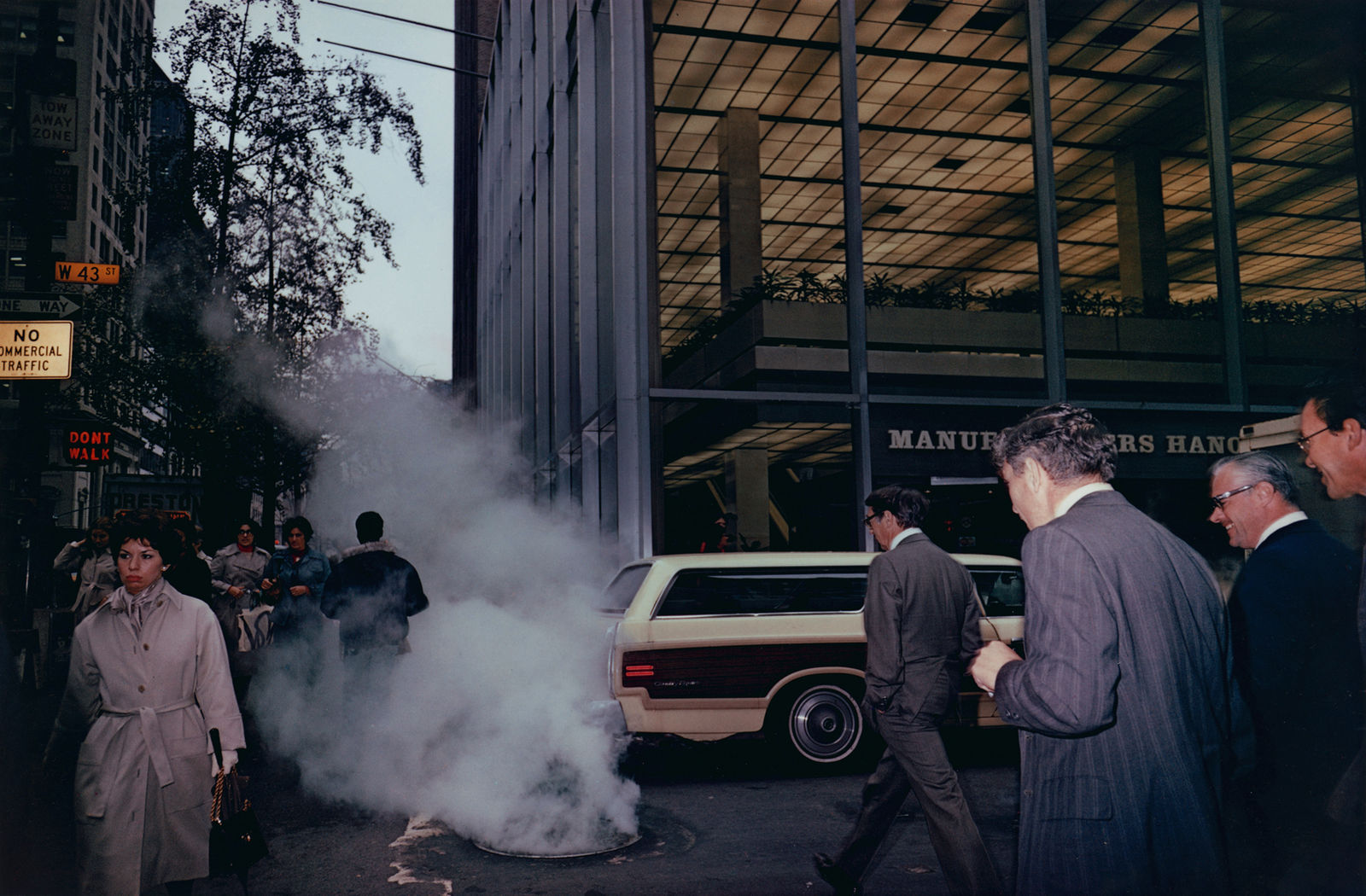 Joel Meyerowitz, NYC, 5th Avenue and 43rd Street, 1975