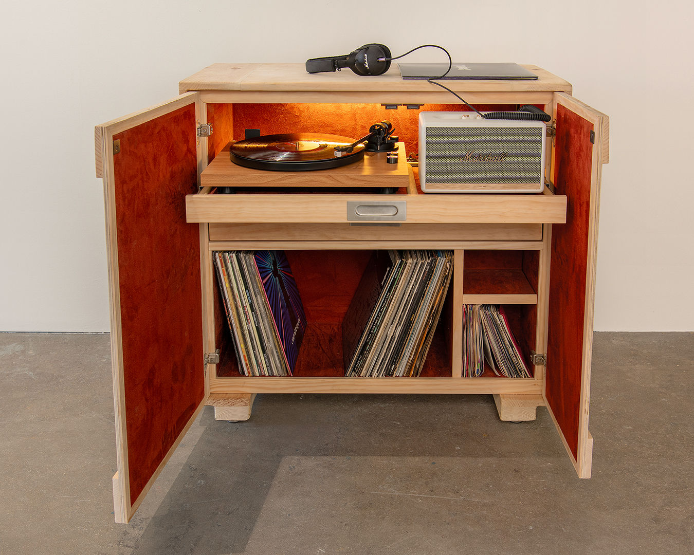 20250207 Momentum 32 Artvinyl Open 1