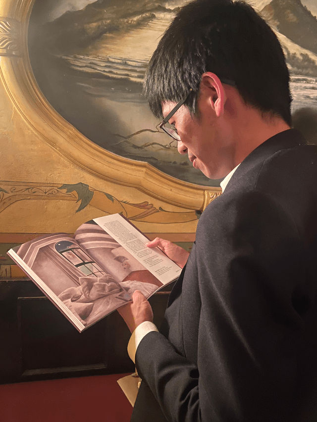 Gavin Chai's painting Interior 76 is featured in the inaugural issue of literary journal @folly.journal - in which writers are paired with recent works by New Zealand artists, either by poem, short story or creative nonfiction/commentary. Gavin Chai | Interior 76 (Detail) Oil on Birch Panel, Framed 440 x 440mm