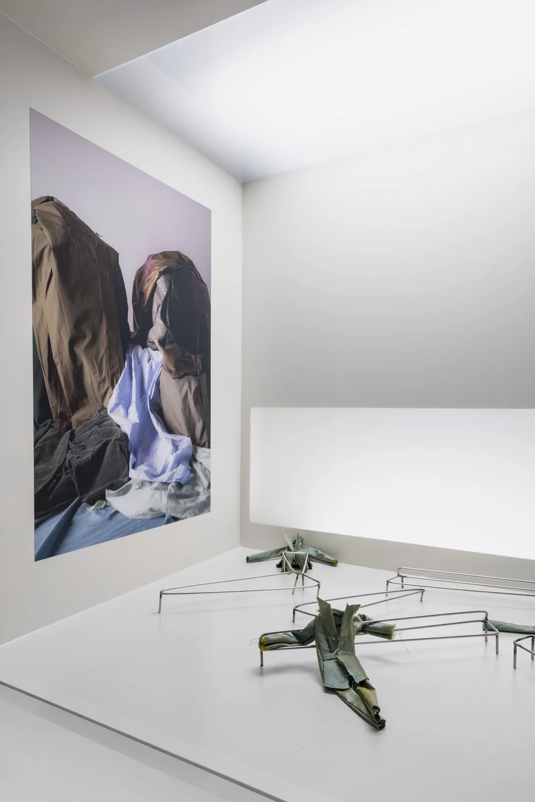 Sarah Rosengarten, kindamind Exhibition view (detail) in Würfel at Bar Am, Berlin, 2018