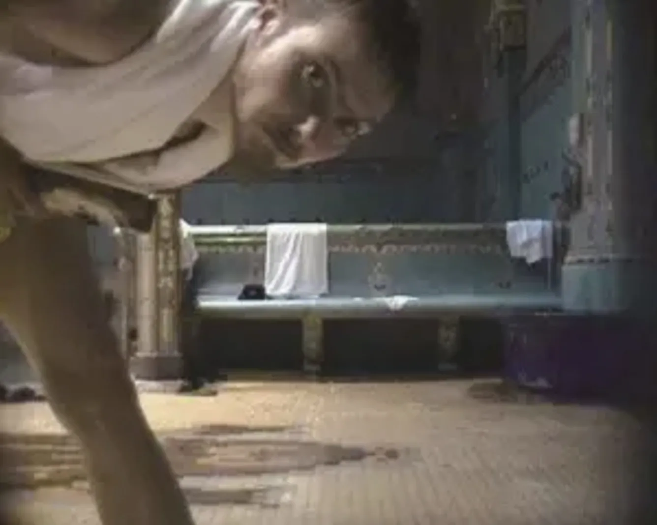 Katarzyna Kozyra 卡塔姿娜·科兹拉, Men’s Bathhouse《男澡堂》, 1999, filmstill 录像片段