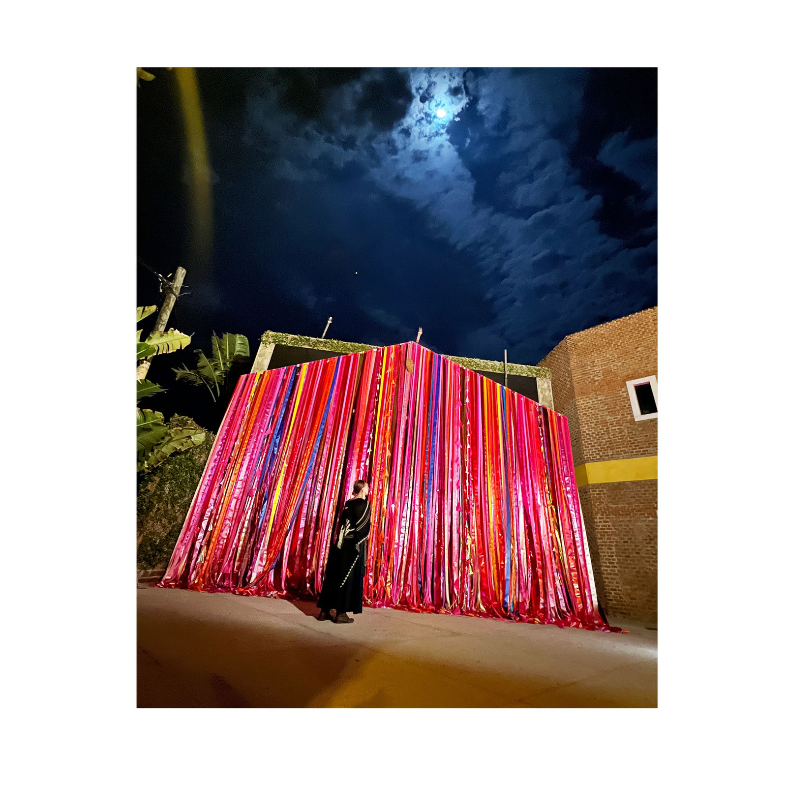 Carlos Betancourt and Alberto Latorre, El Milagro de tus Ojos (site specific installation, façade) , 2023