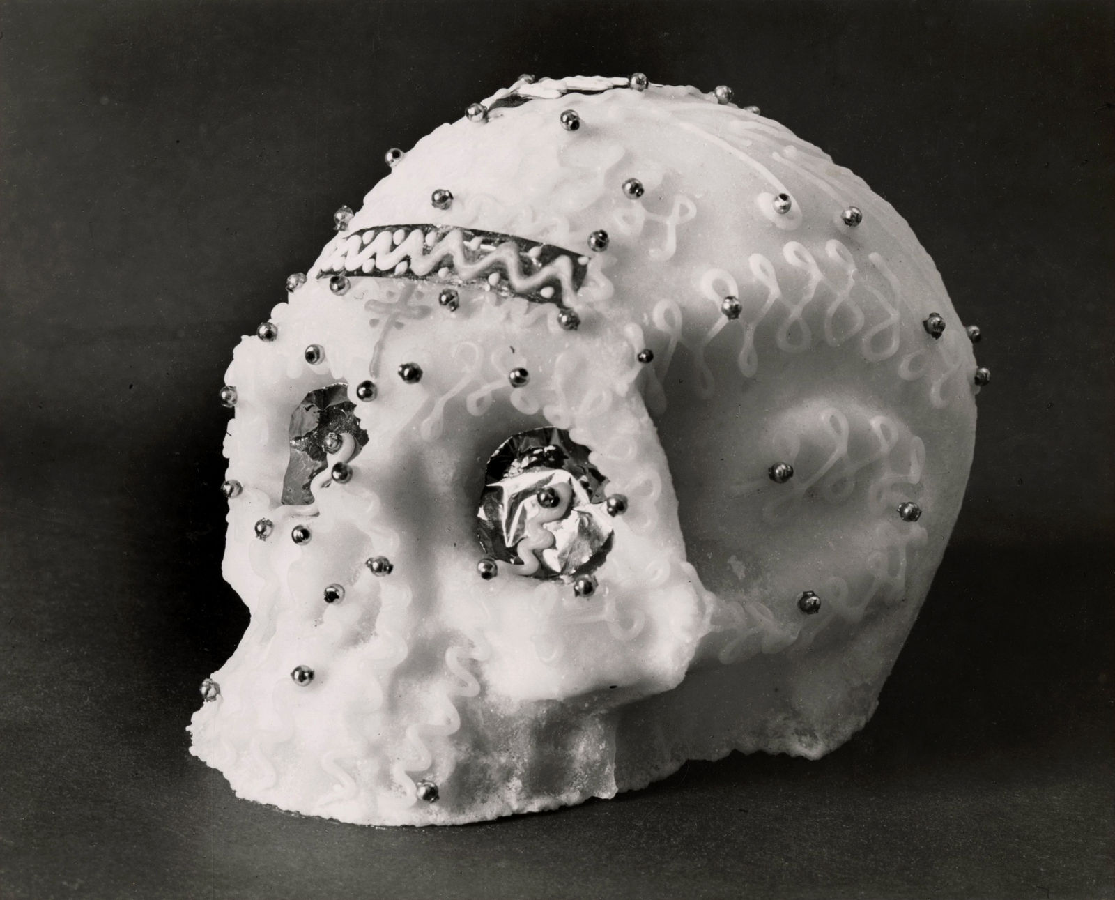 Manuel Álvarez Bravo, Calavera de azucar / Sugar Skull, c. 1940-50s