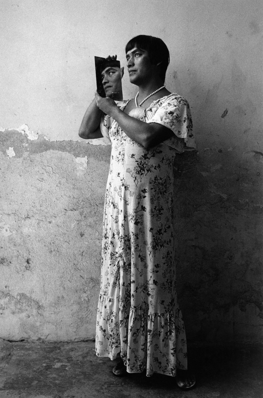 Graciela Iturbide, Magnolia con Espejo, Juchitán, 1986
