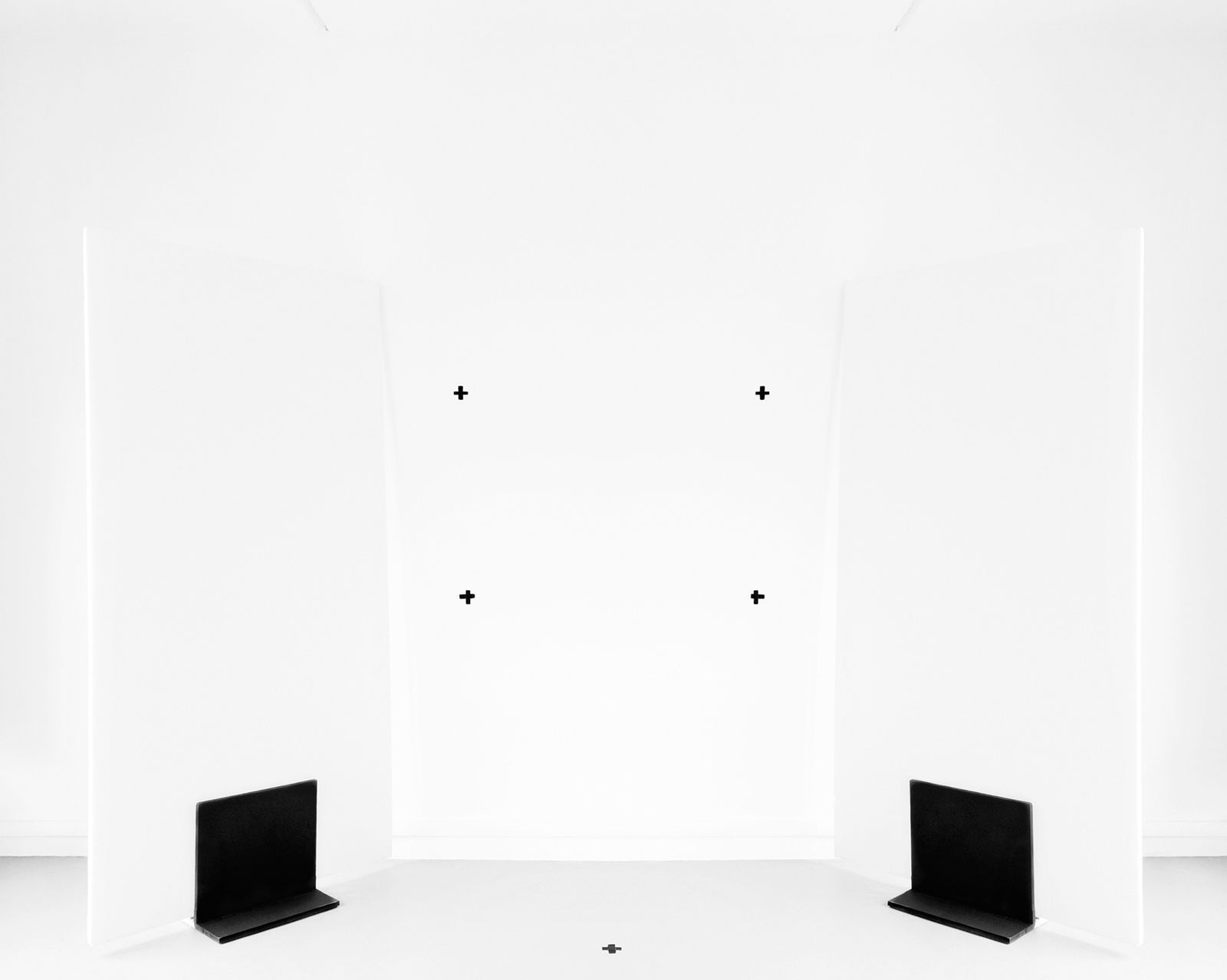 Marina Gadonneix Untitled (Classroom, Lynne Cohen), 2015 Impression pigmentaire sur papier Hahnemühle Silk Baryta Contrecollée sur aluminium, encadrée avec réhausse et verre 112 x 135 cm 53 1/8 x 44 1/8 inches Encadré 115 x 138 x 5 cm Edition of 3 (#1/3)