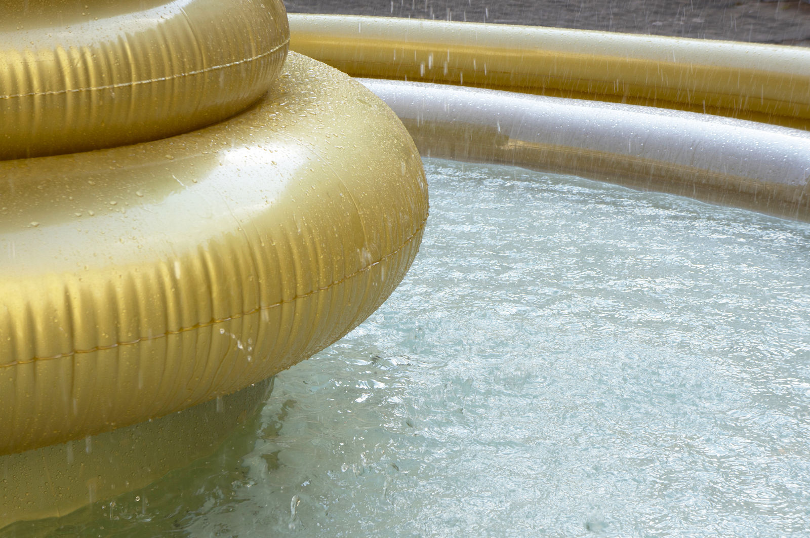 © Bina Baitel, Fontaine à voeux gonflable / © Monnaie de Paris