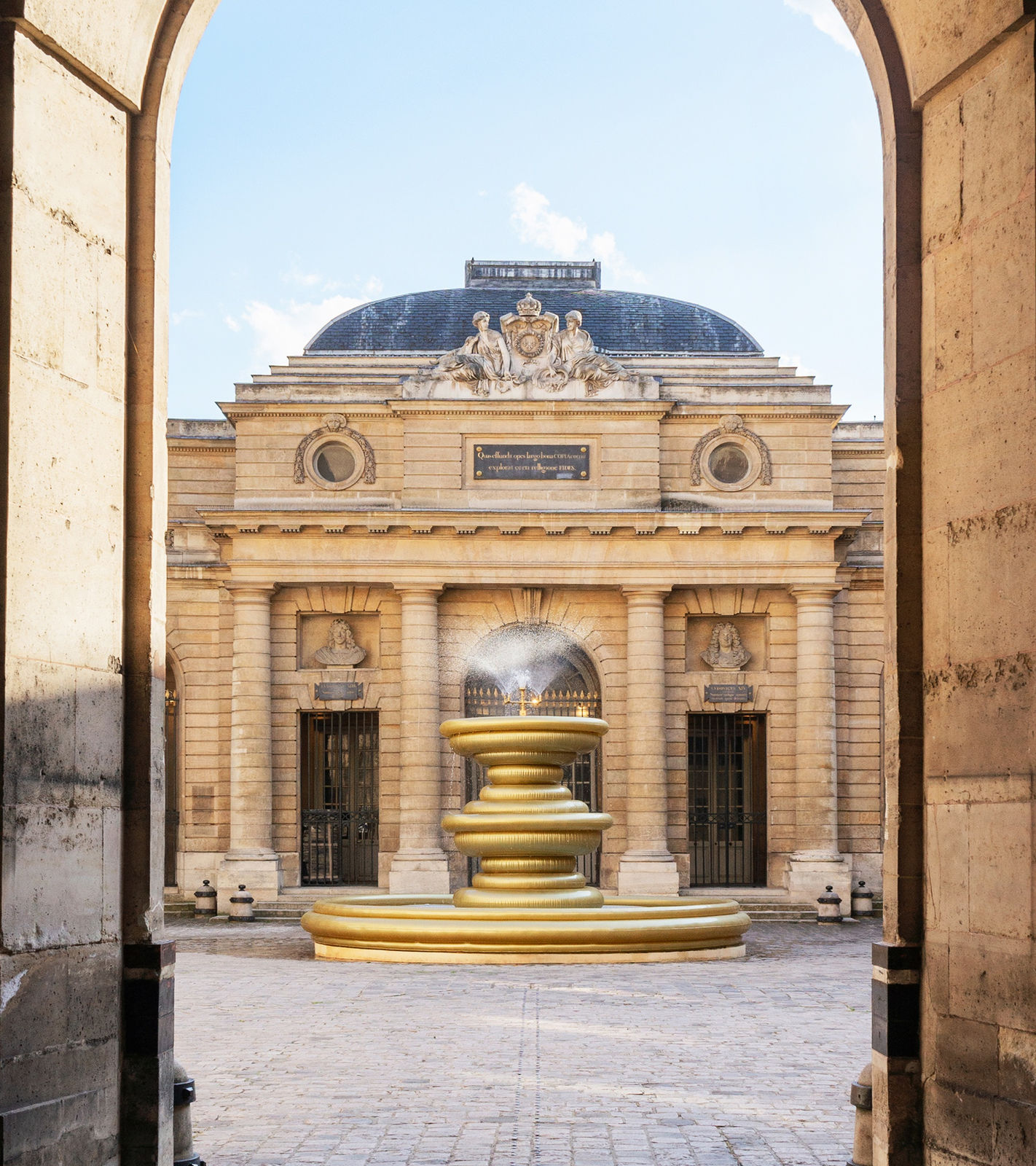 © Bina Baitel, Fontaine à voeux gonflable / © Monnaie de Paris