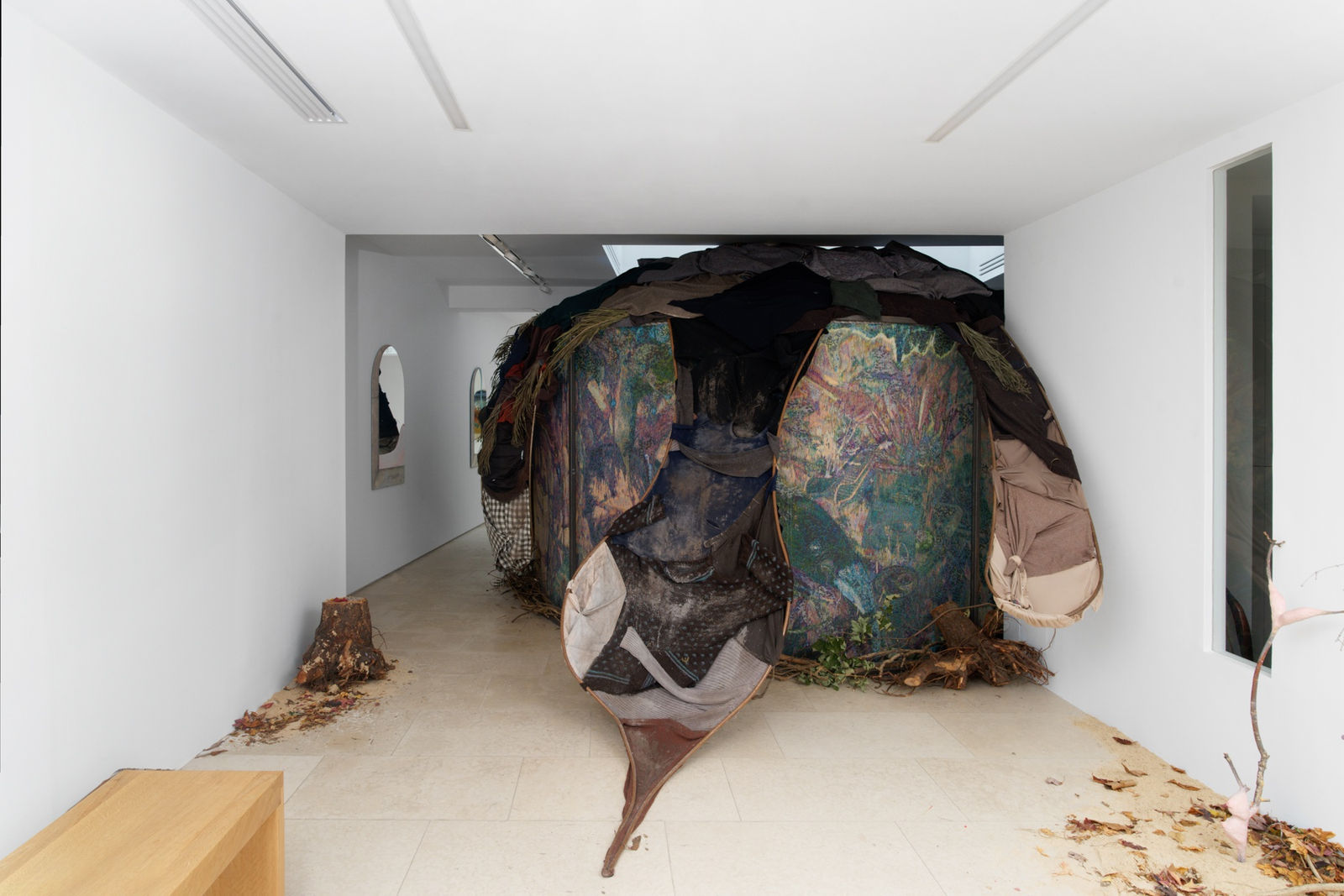 Laure Prouvost, Breeding Bird (installation), The Nest (vidéo), 2022