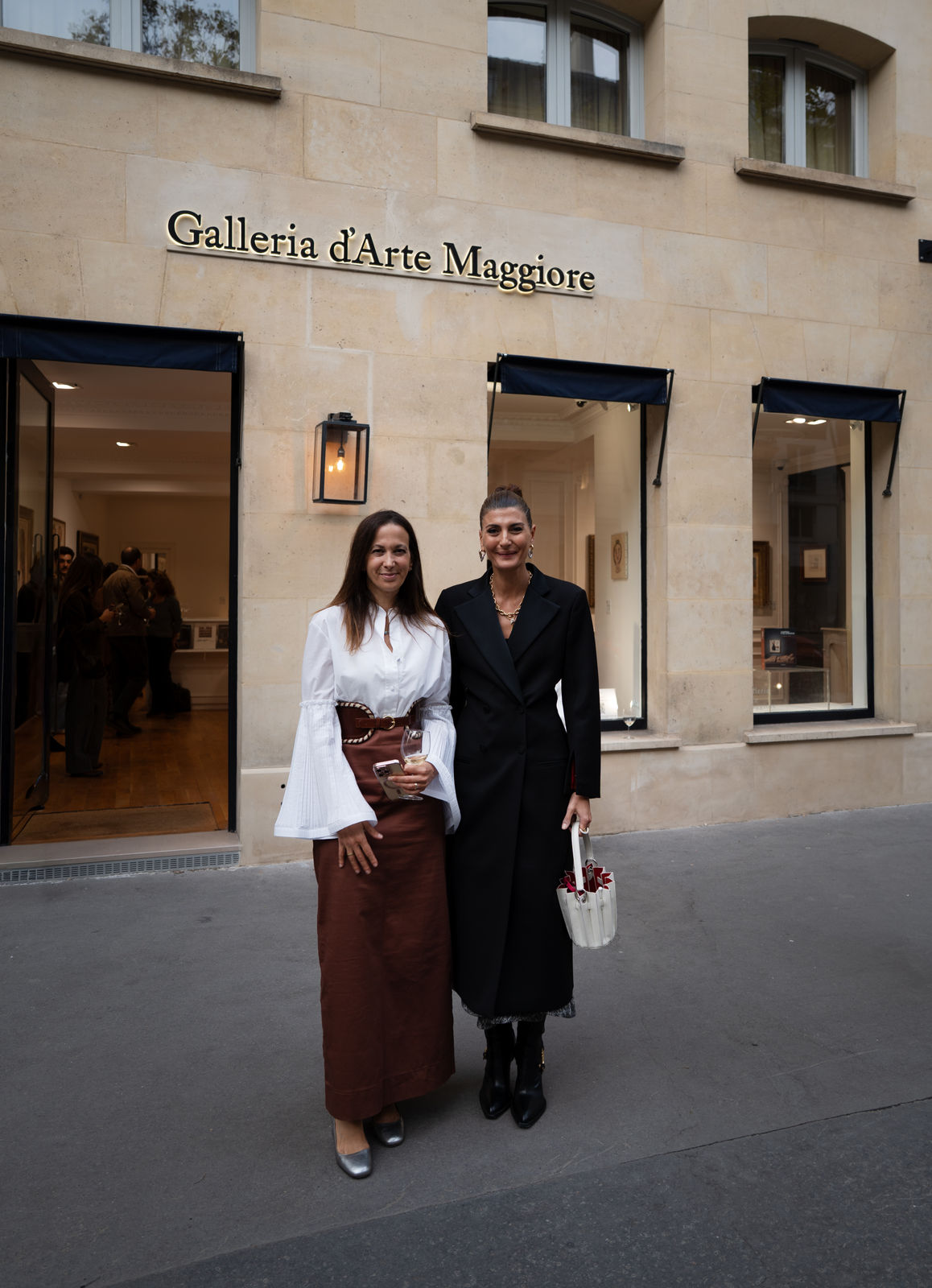 Alessia Calarota and Giovanna Battaglia Englebert at Maggiore g.a.m. for the performance "Red Collar" by Sara Battaglia made in collaboration with Sorbonne Nouvelle - Master of Franco-Italian Cultural Industry | © Maggiore g.a.m. and Sara Battaglia