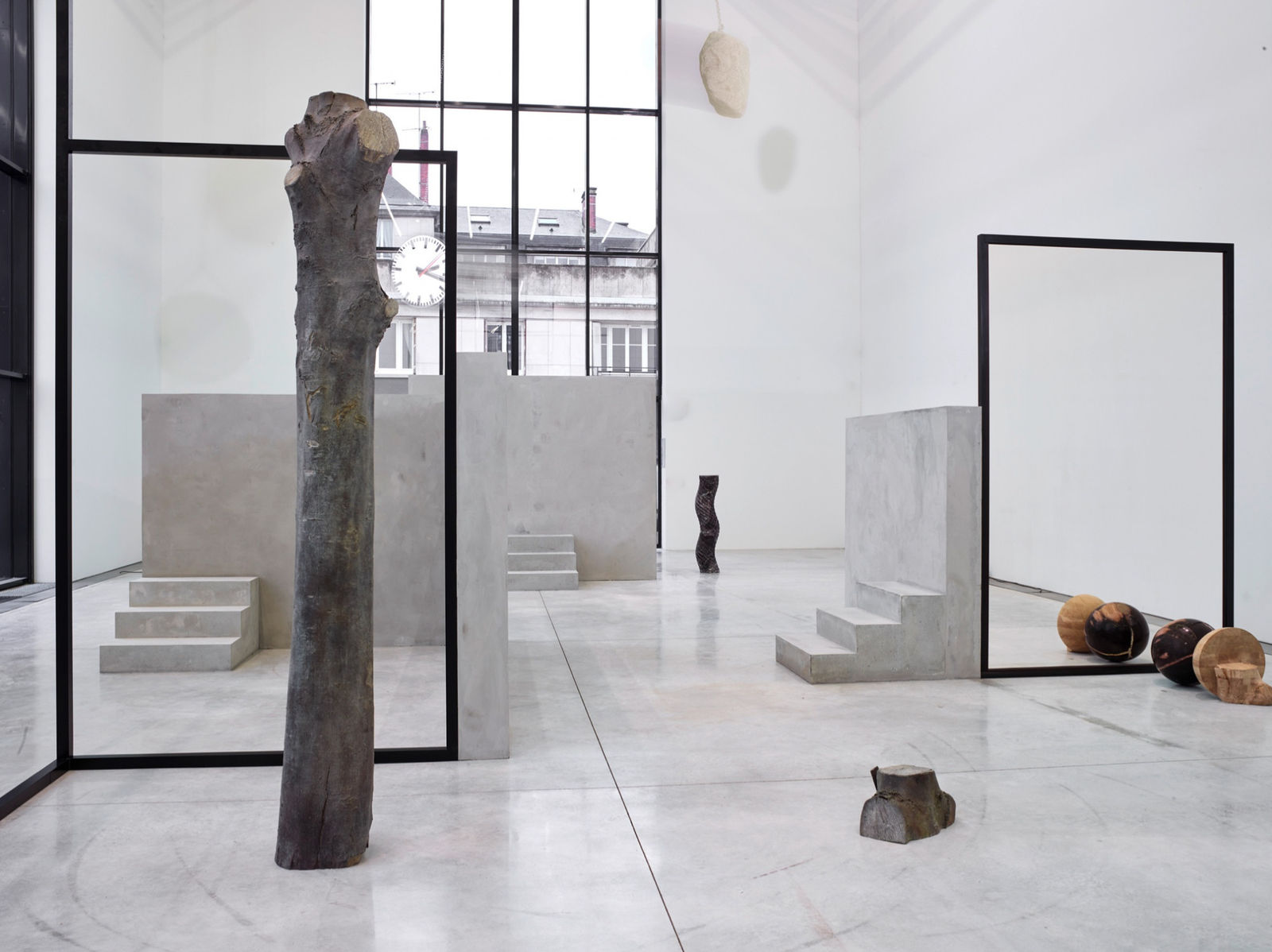 Alicja Kwade The Resting Thought, CCC OD, Tours, France, 2019 Photos: F. FERNANDEZ