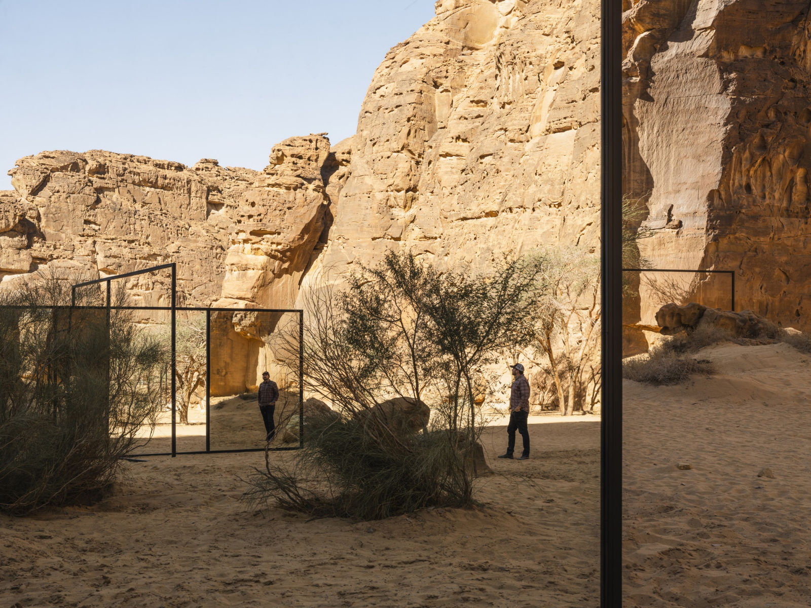 In Blur, 2022 powder coated writing steel, mirror, stones, objects 4,1 x 4,7 x 13,3 m Image: Lance Gerber
