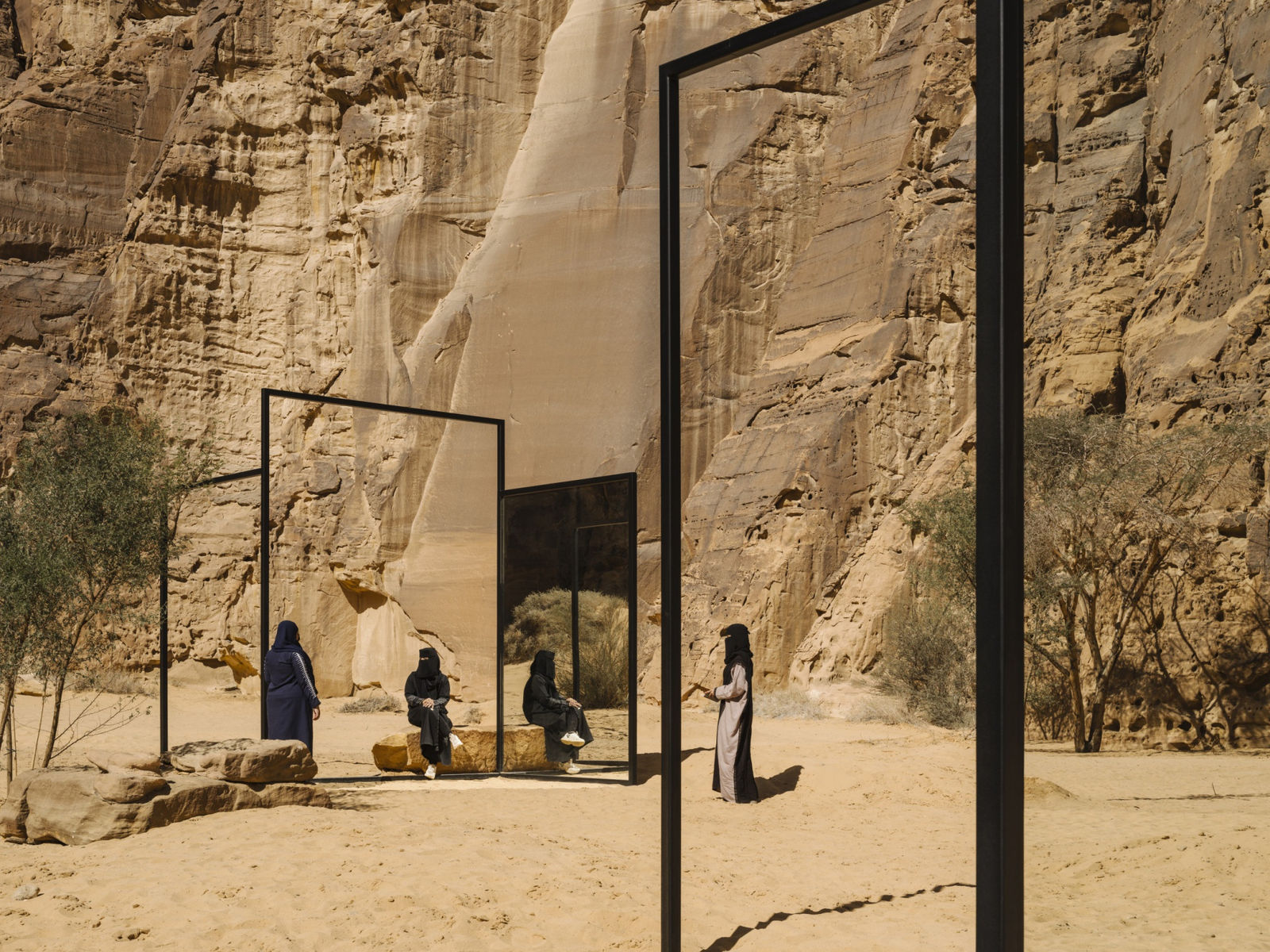 In Blur, 2022 powder coated writing steel, mirror, stones, objects 4,1 x 4,7 x 13,3 m Image: Lance Gerber