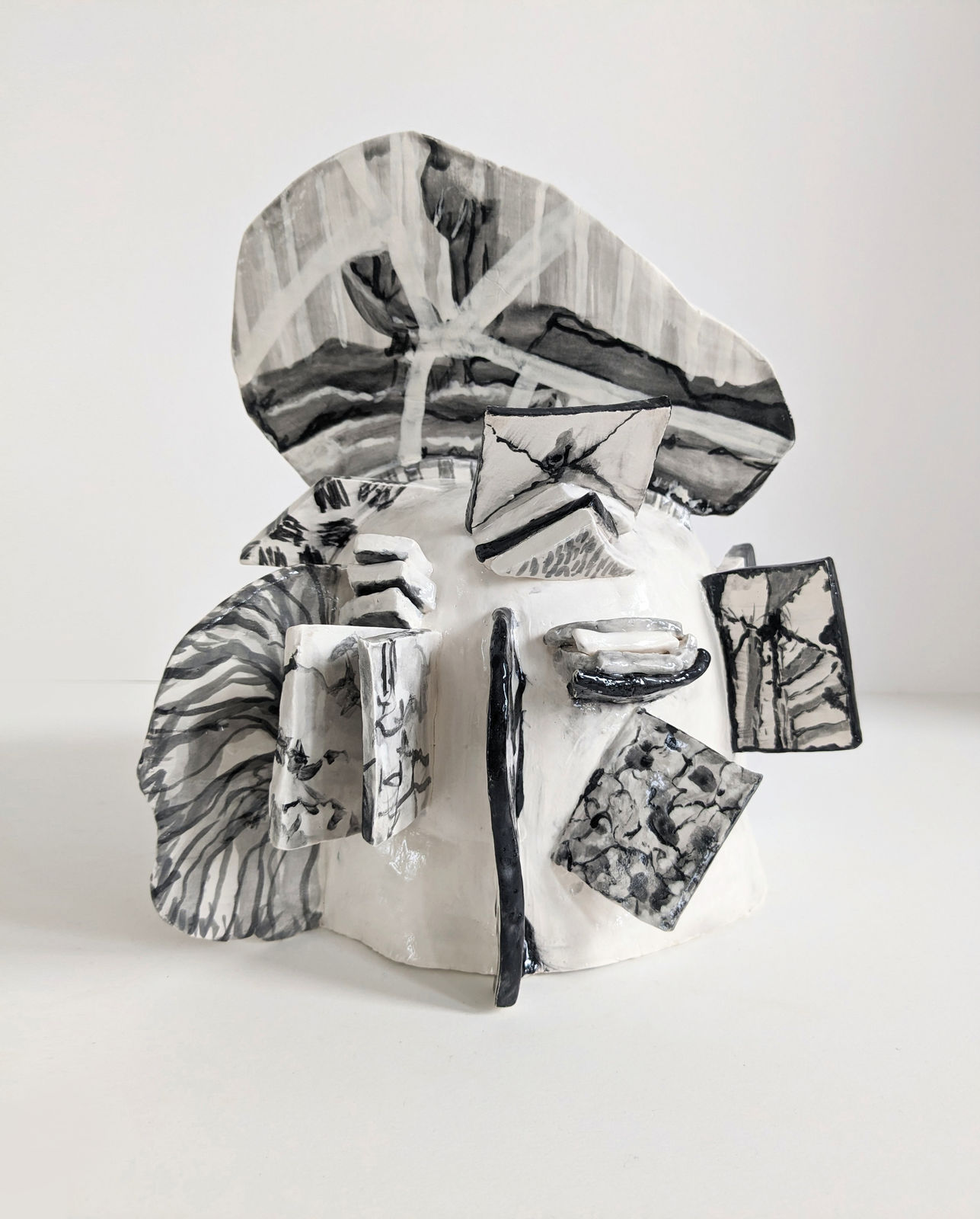 Montserrat Gómez-Osuna, Casco blanco, 2023