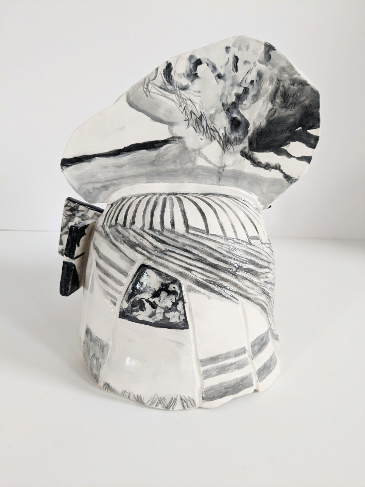 Montserrat Gómez-Osuna, Casco blanco, 2023