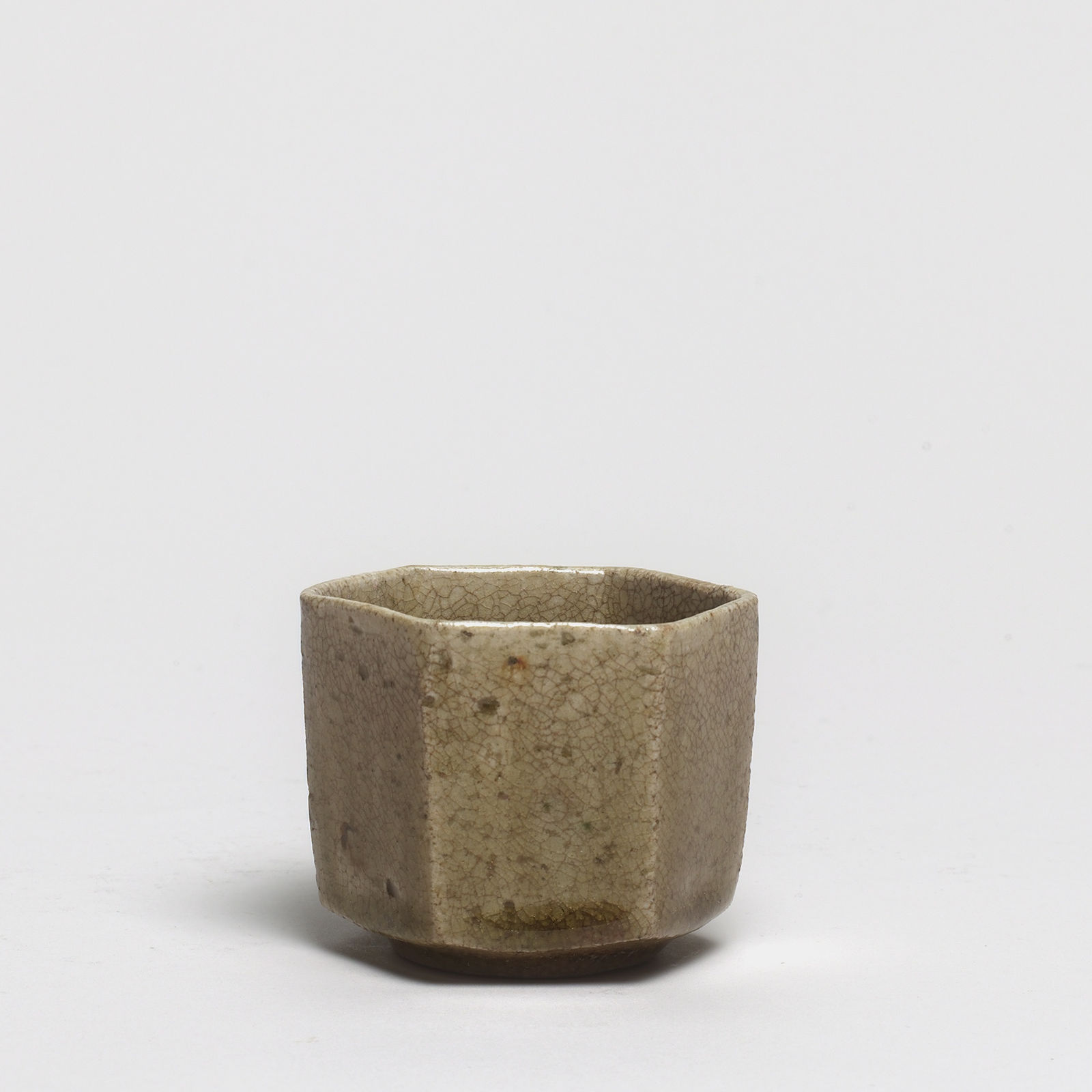 Keramik, #000195 Rokkaku-hai - Sechsseitiger (Rokkaku) Becher, Mitte Edo-Zeit (1615-1868)