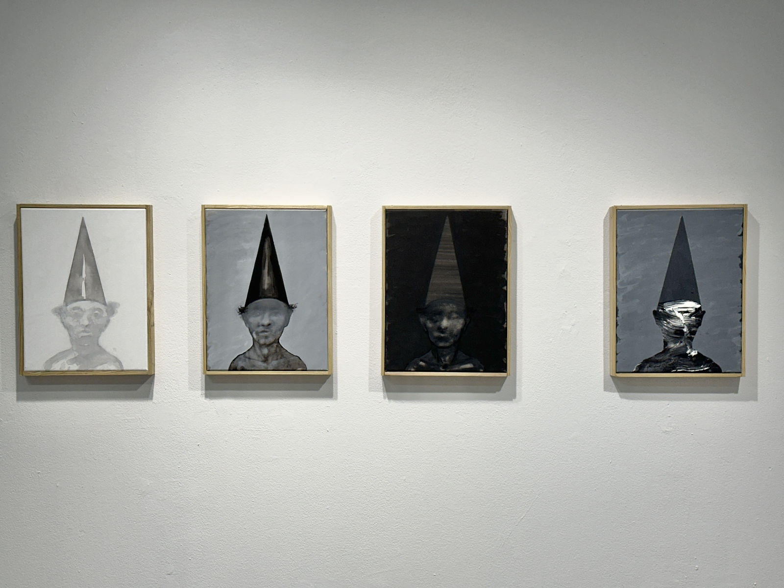 Aby Ruiz, Individuo con capirote, 2025