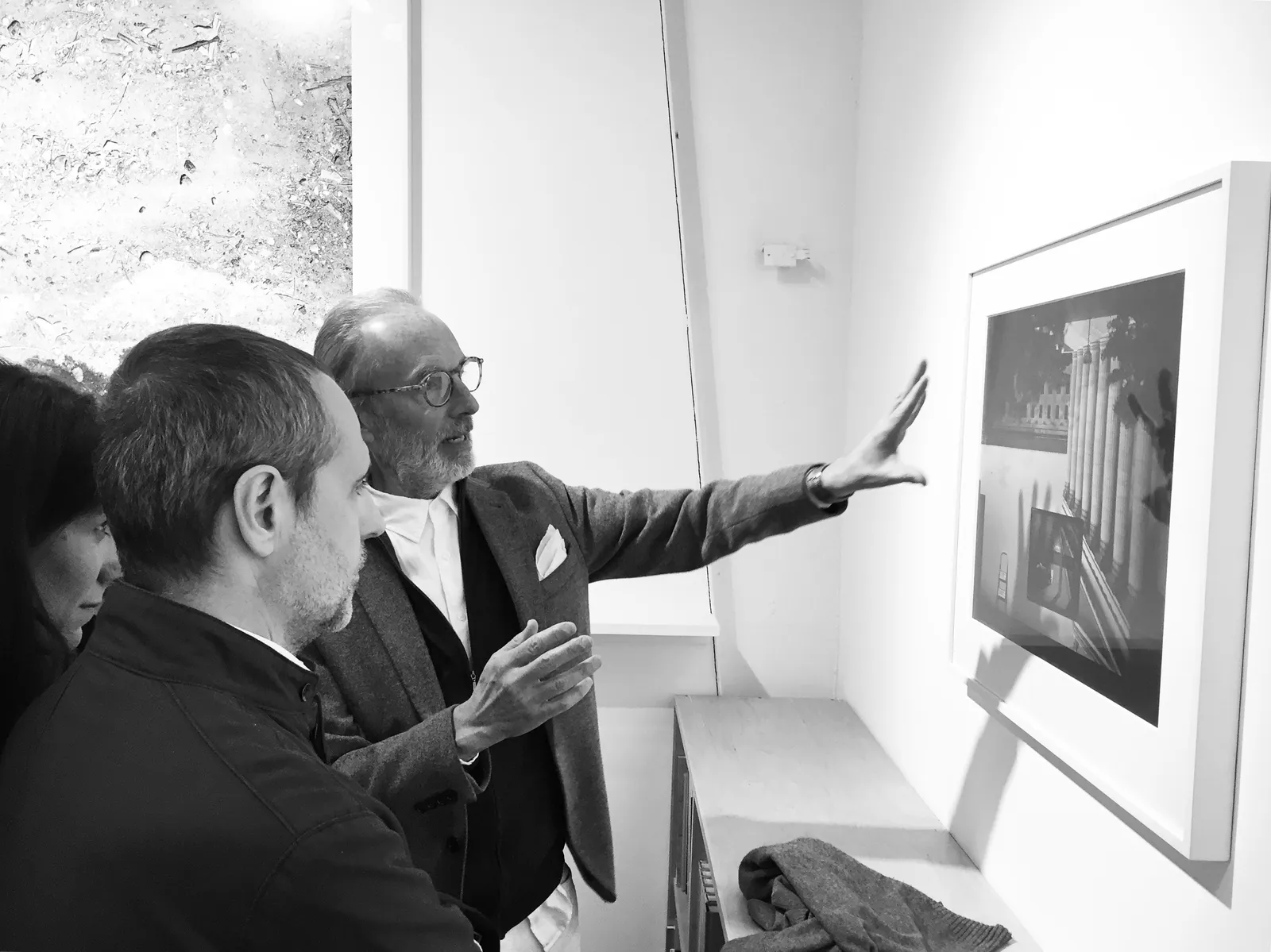 Discussing print techniques with collectors.