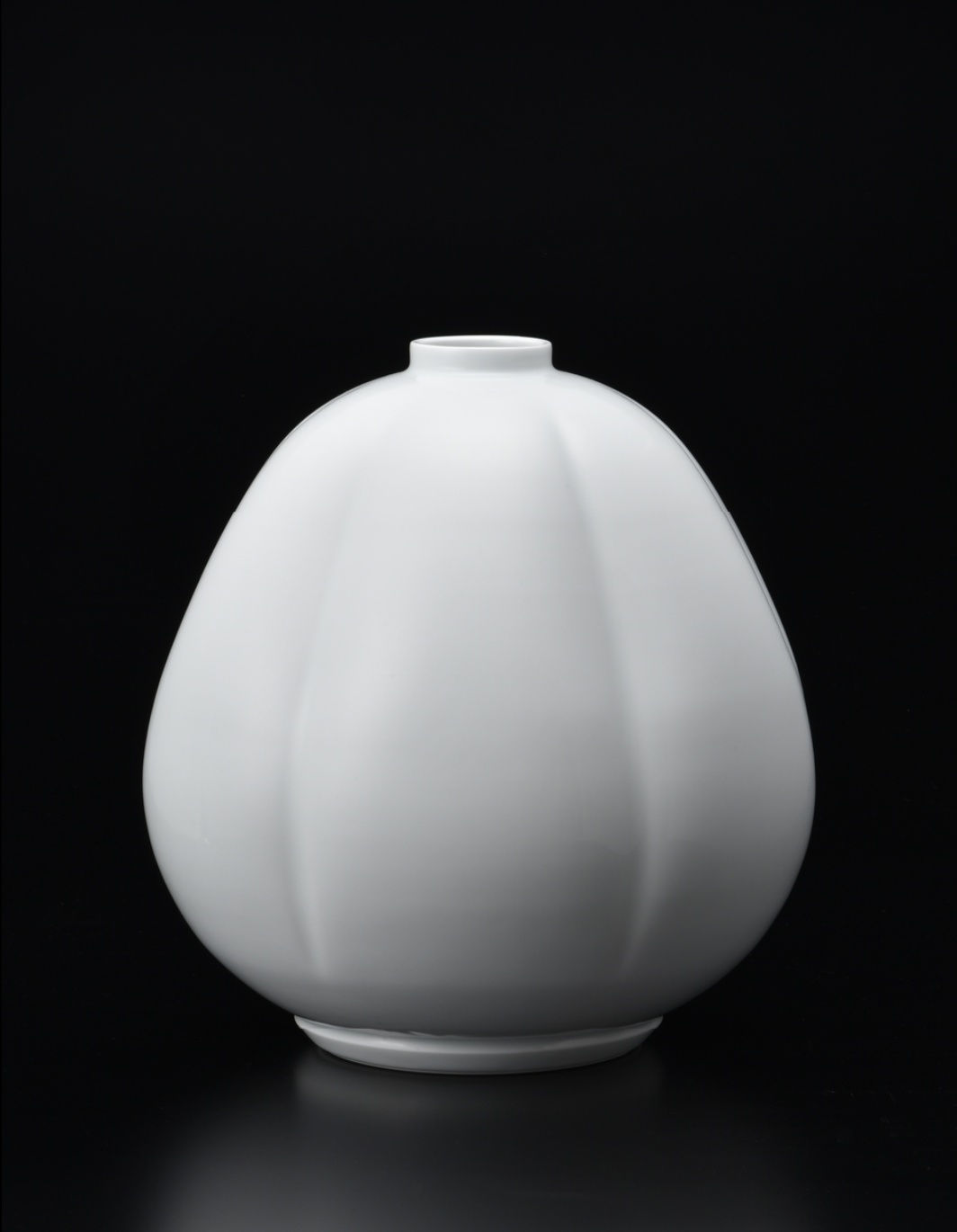 Inoue Manji, Hakuji (white porcelain) Gourd Shaped Vase, 2019