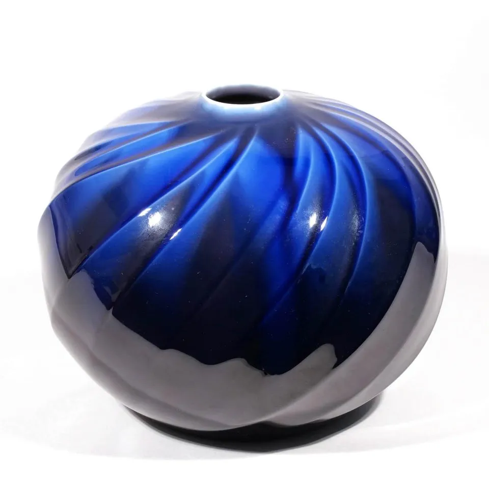 Tokuda Yasokichi III, Jar, Deep Blue Brilliant Glazes, Wave Pattern, 2005