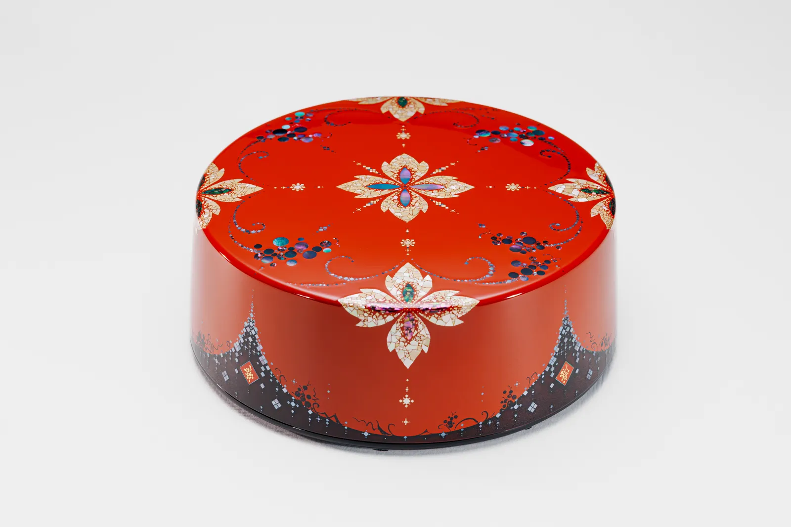 Onihira Keiji, Box in Design with Raden “Hojo (Abundance)