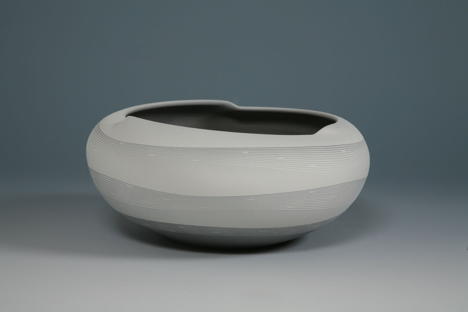 Tsuruta Yoshitaka, Large Bowl Monochrome Work 21, 2012