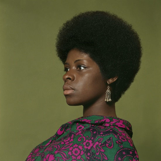 Kwame Brathwaite, Untitled (Sikolo Brathwaite at AJASS studios) (1968). Image courtesy of the artist and Philip Martin Gallery, Los Angeles.