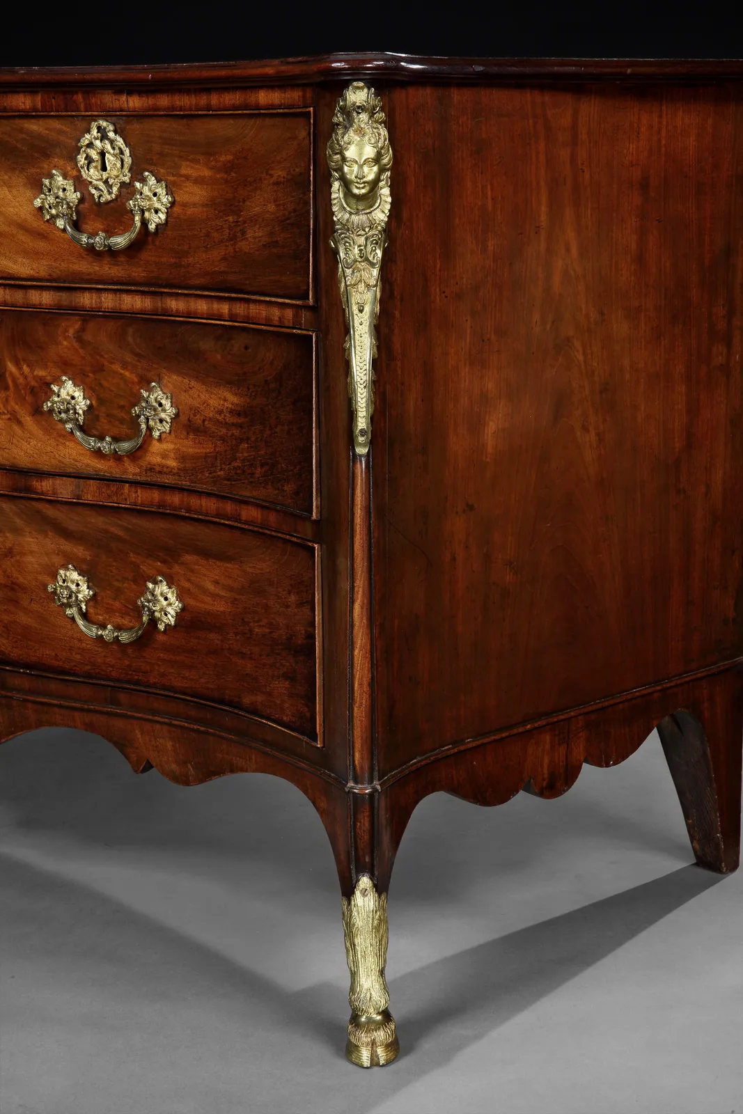 A GEORGE III MAHOGANY COMMODE ATTRIBUTED TO JOHN COBB, ENGLISH, CIRCA 1765