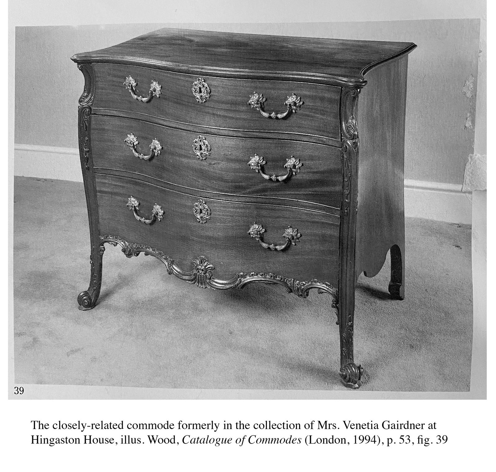 A GEORGE III MAHOGANY COMMODE ATTRIBUTED TO JOHN COBB, ENGLISH, CIRCA 1765