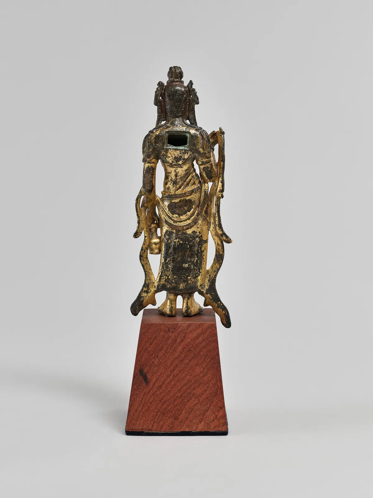 A standing gilt bronze figure of Guanyin 觀音菩薩立像, Tang dynasty, 8th century, China