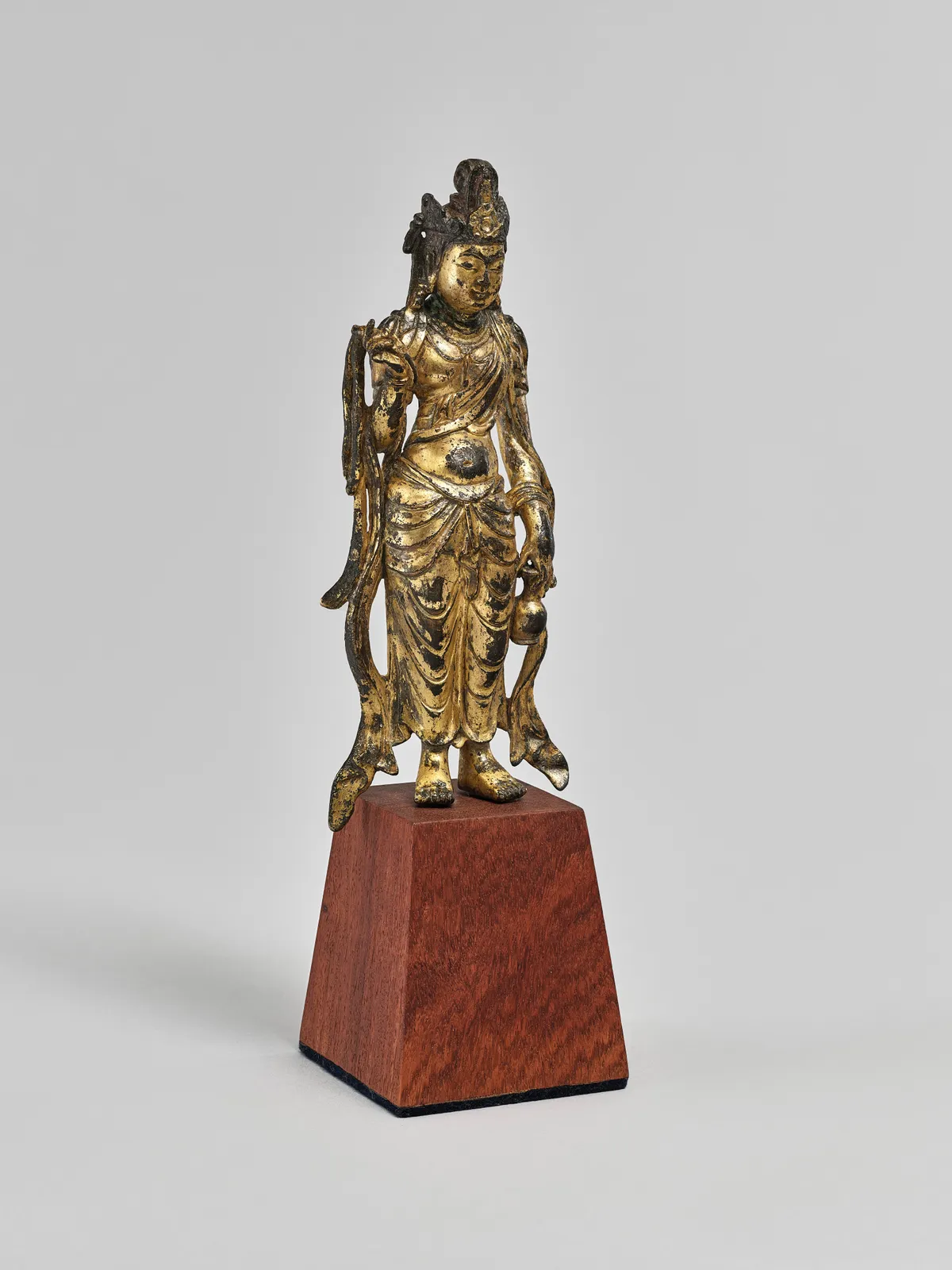 A standing gilt bronze figure of Guanyin 觀音菩薩立像, Tang dynasty, 8th century, China