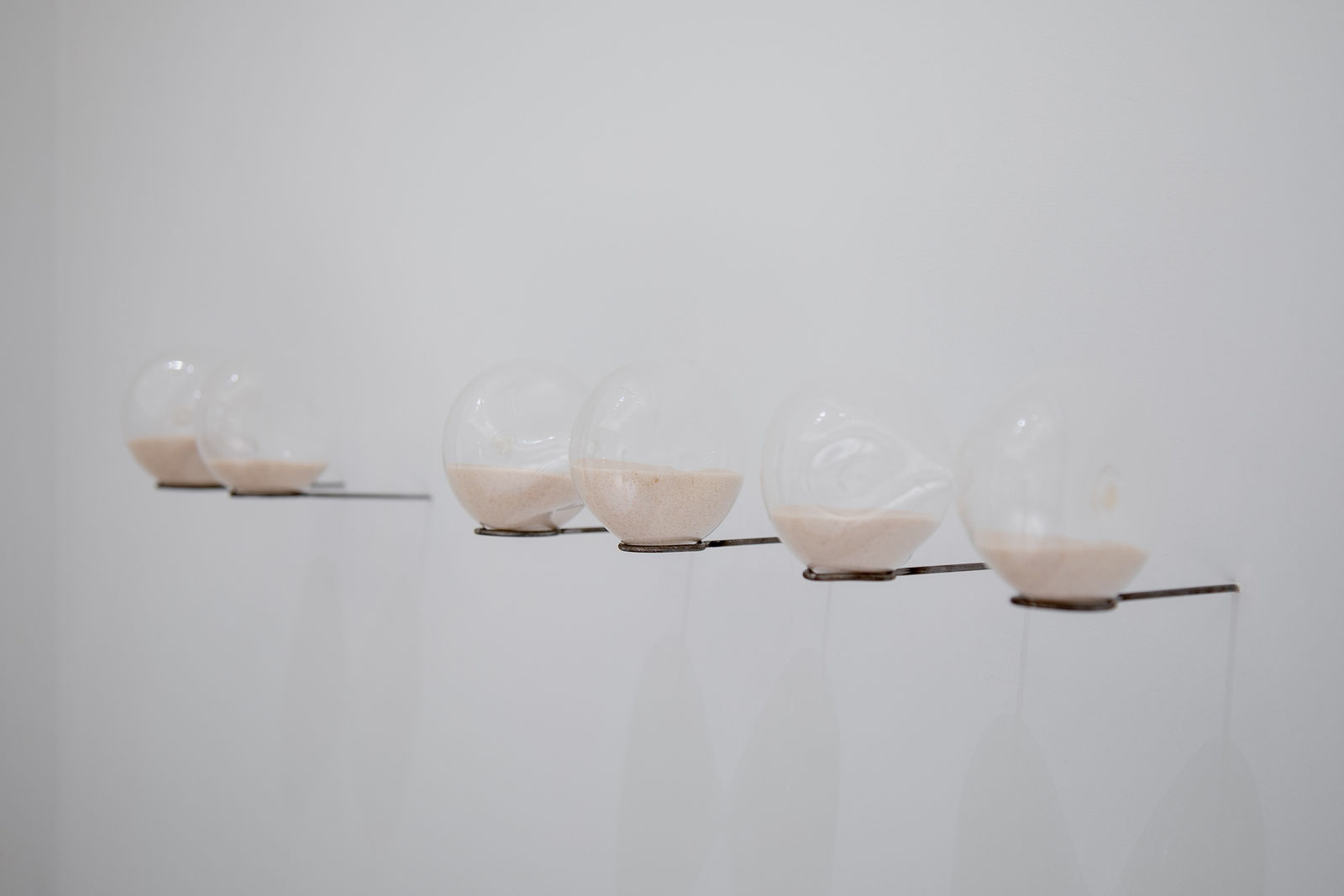 Installation image of Shilpa Gupta & Marisa Merz: visibileinvisibile