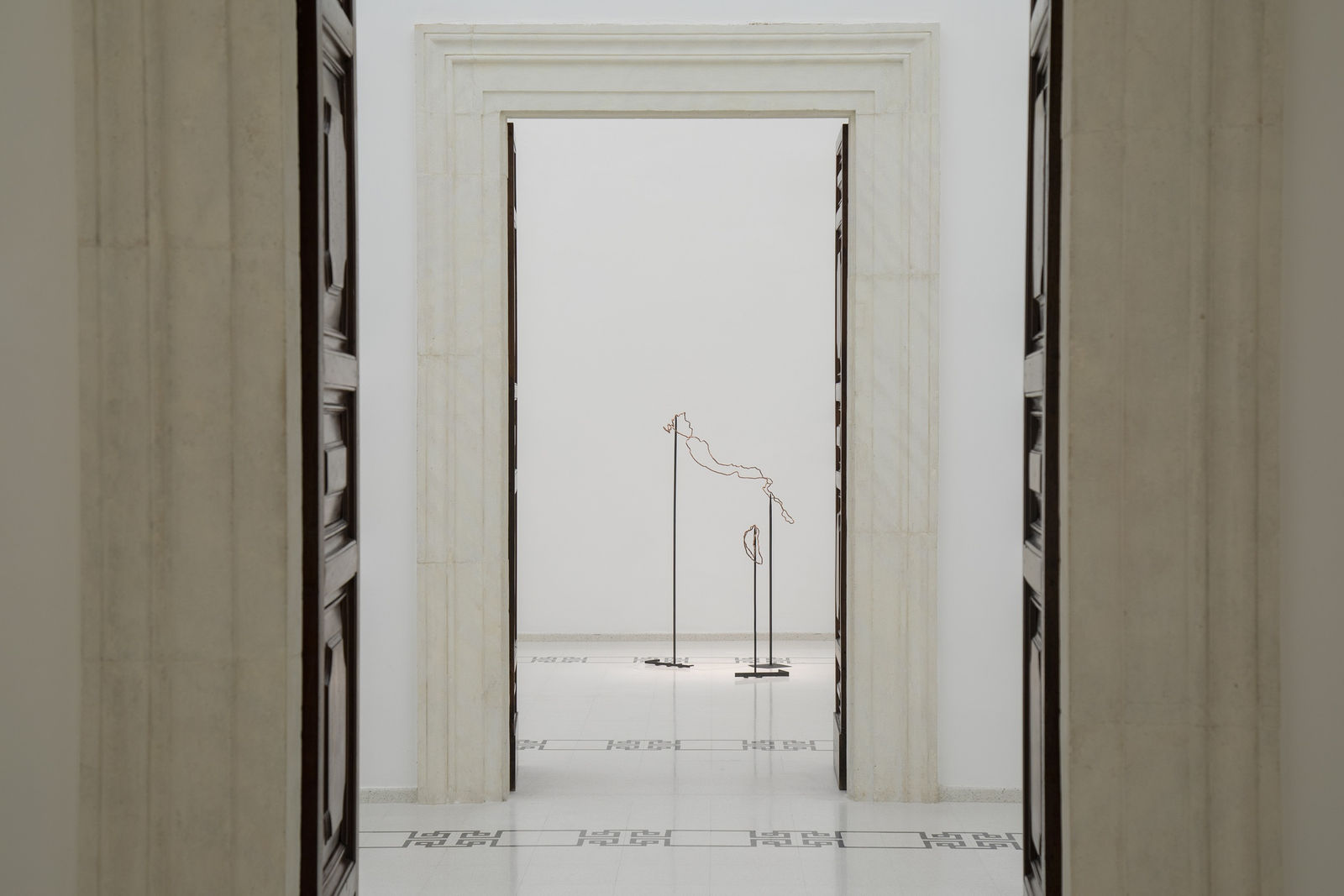 Installation image of Shilpa Gupta & Marisa Merz: visibileinvisibile